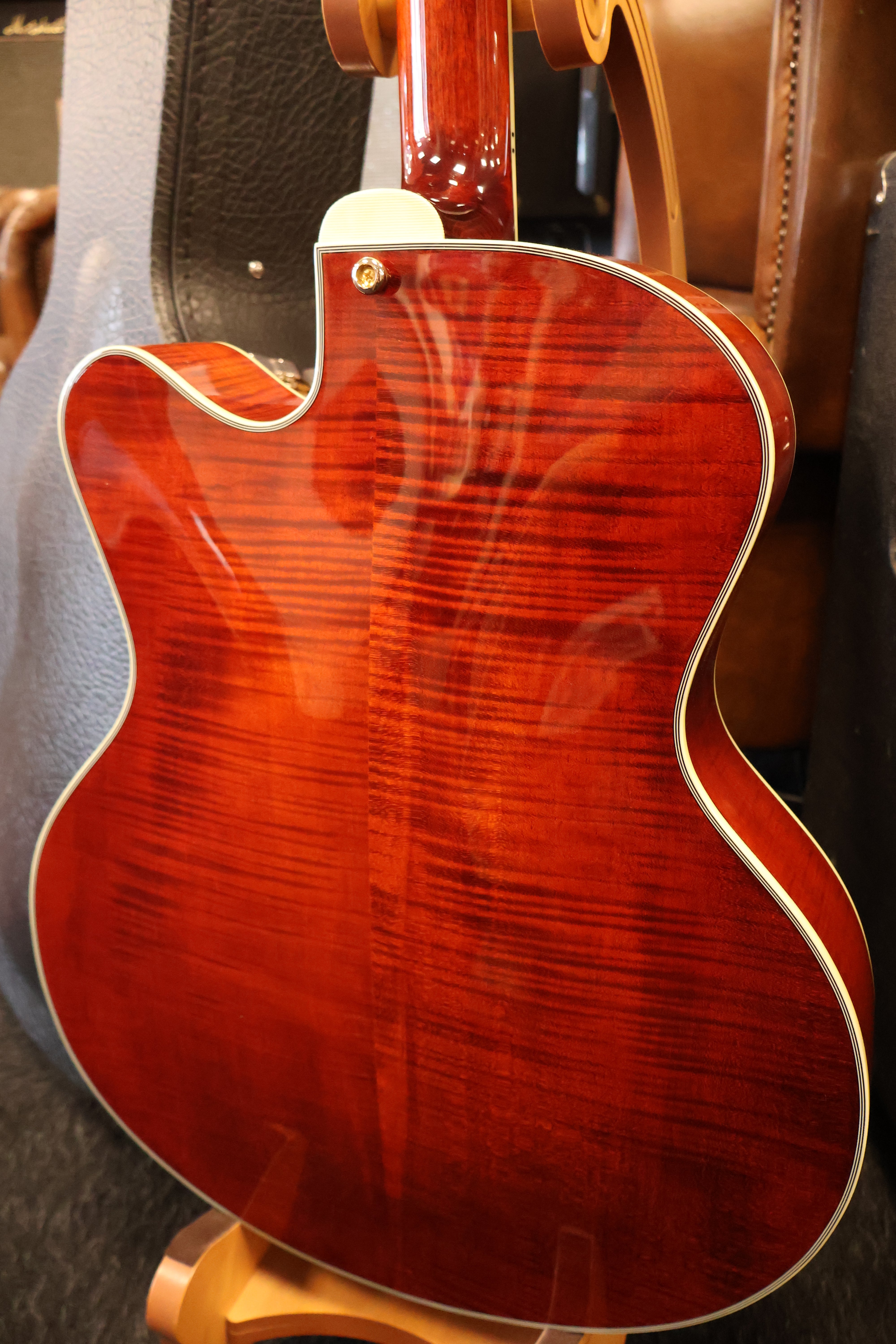 Eastman AR810CE Archtop Classic Model – Dirk Witte