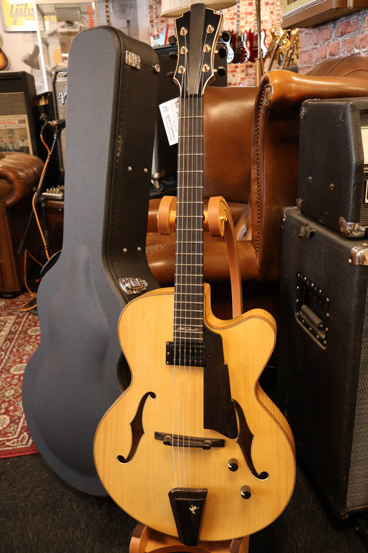 Eastman AR880CE-BD Archtop John Pisano Signature Model