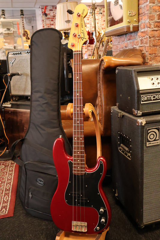 Fender Nate Mendel P Bass 2018 Candy Apple Red (Used)