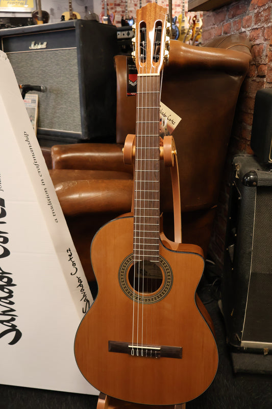 Salvador Cortez CC-10CE Classic guitar with Electronics