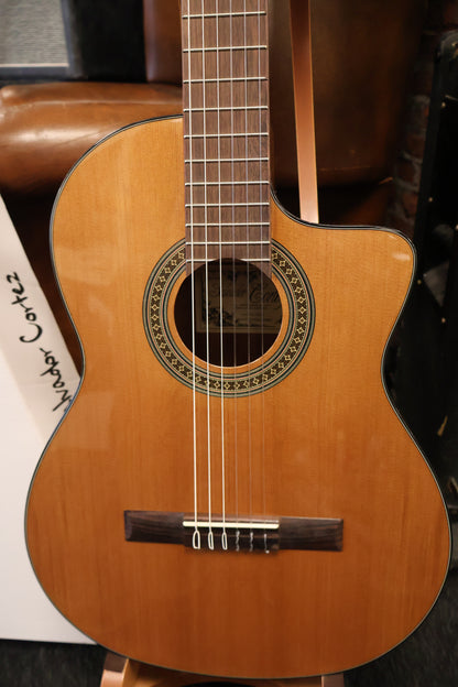 Salvador Cortez CC-10CE Classic guitar with Electronics