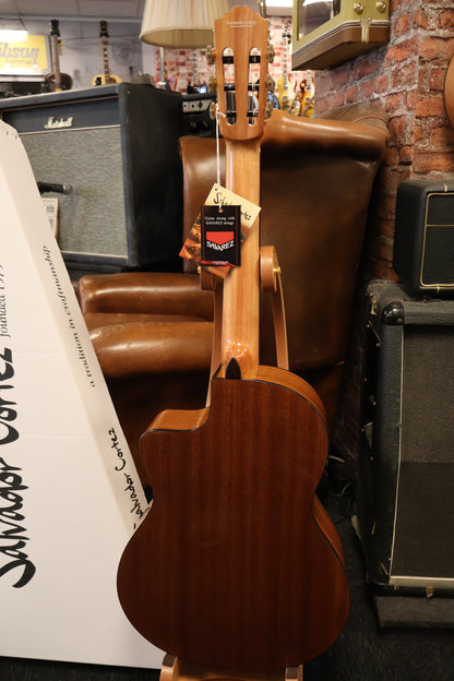 Salvador Cortez CC-10CE Classic guitar with Electronics