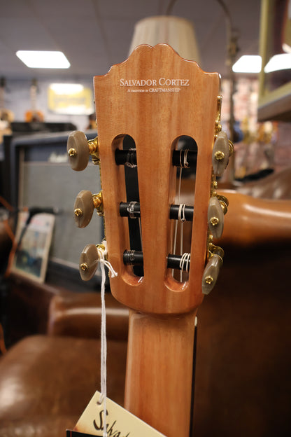 Salvador Cortez CC-10CE Classic guitar with Electronics