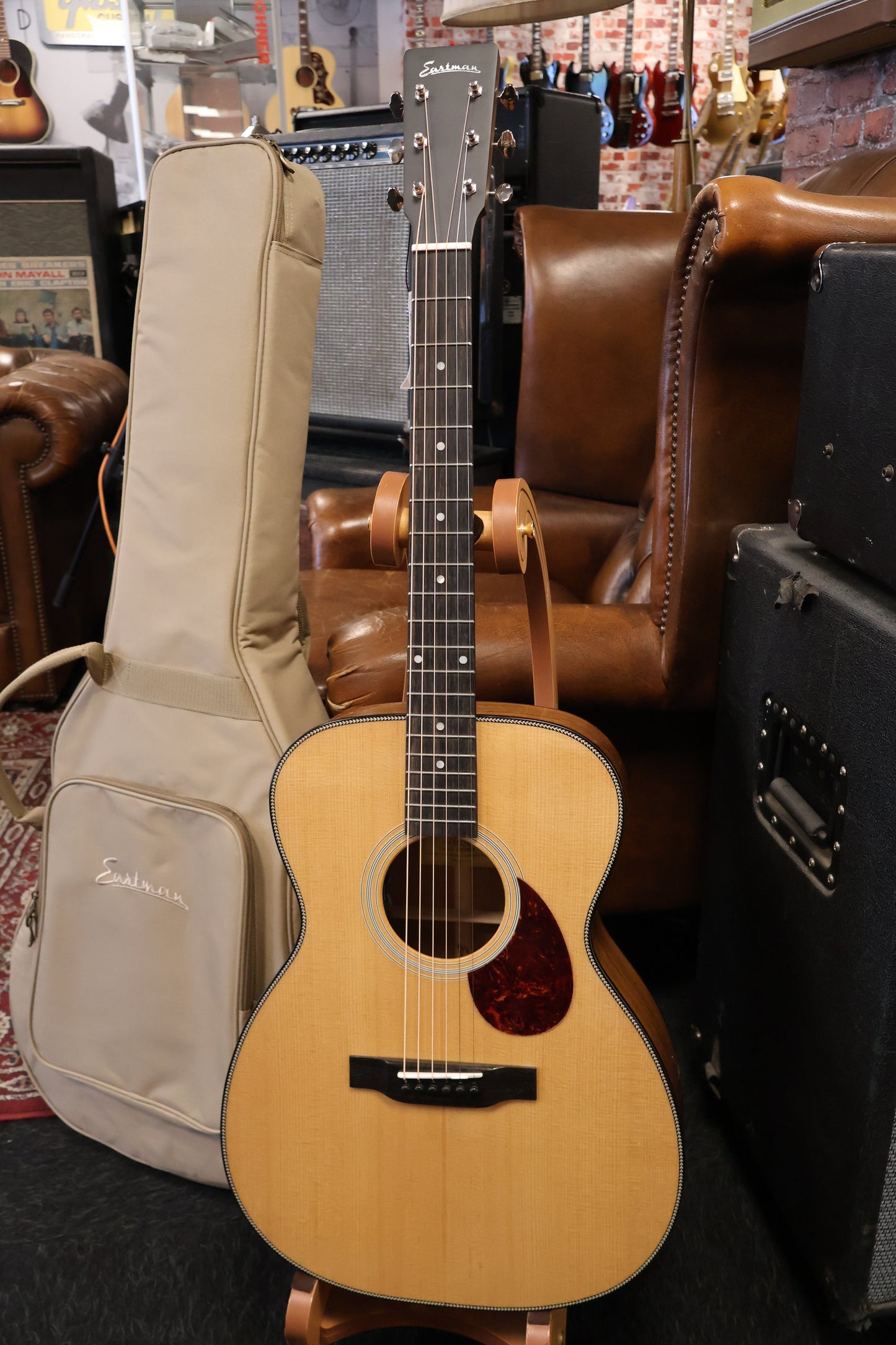 Eastman E3OME Deluxe Auditorium with Pickup (B-Stock)