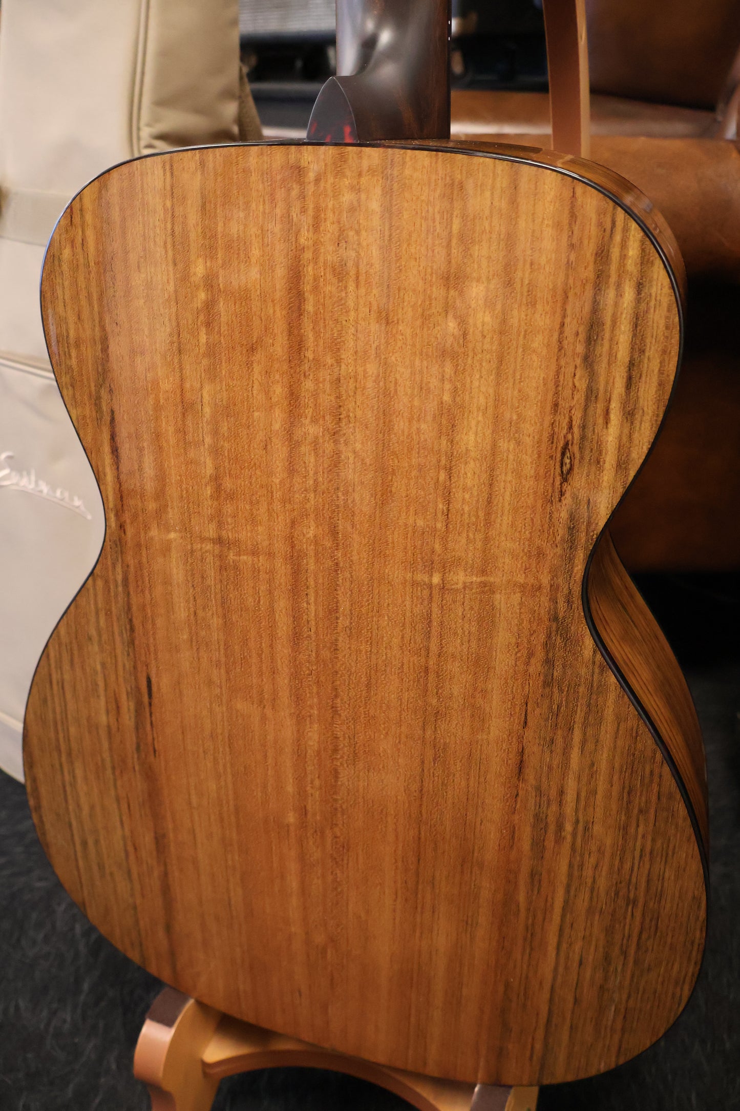 Eastman E3OME Deluxe Auditorium with Pickup (B-Stock)