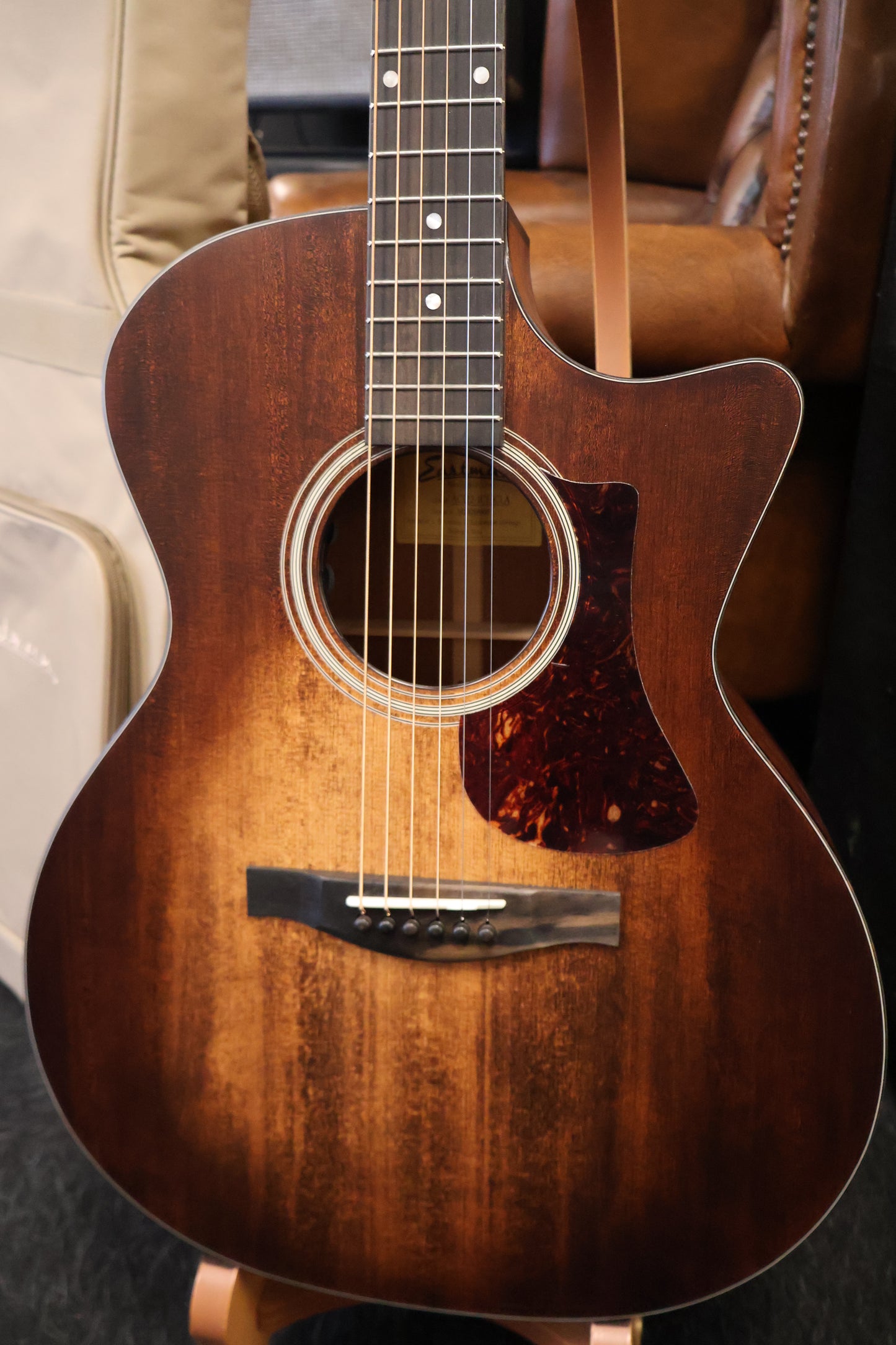 Eastman AC122-1CE Classic Grand Auditorium (B-Stock)