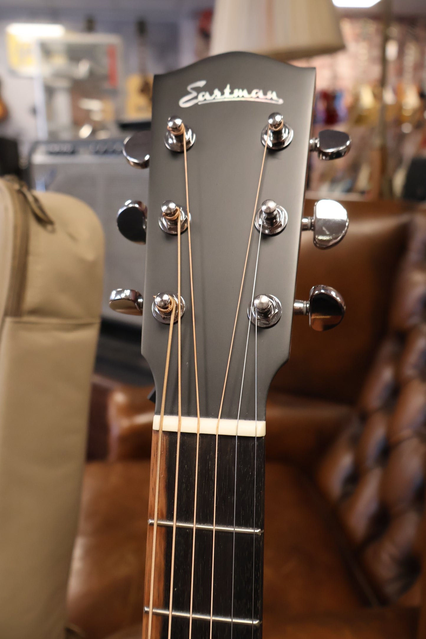 Eastman AC122-1CE Classic Grand Auditorium (B-Stock)