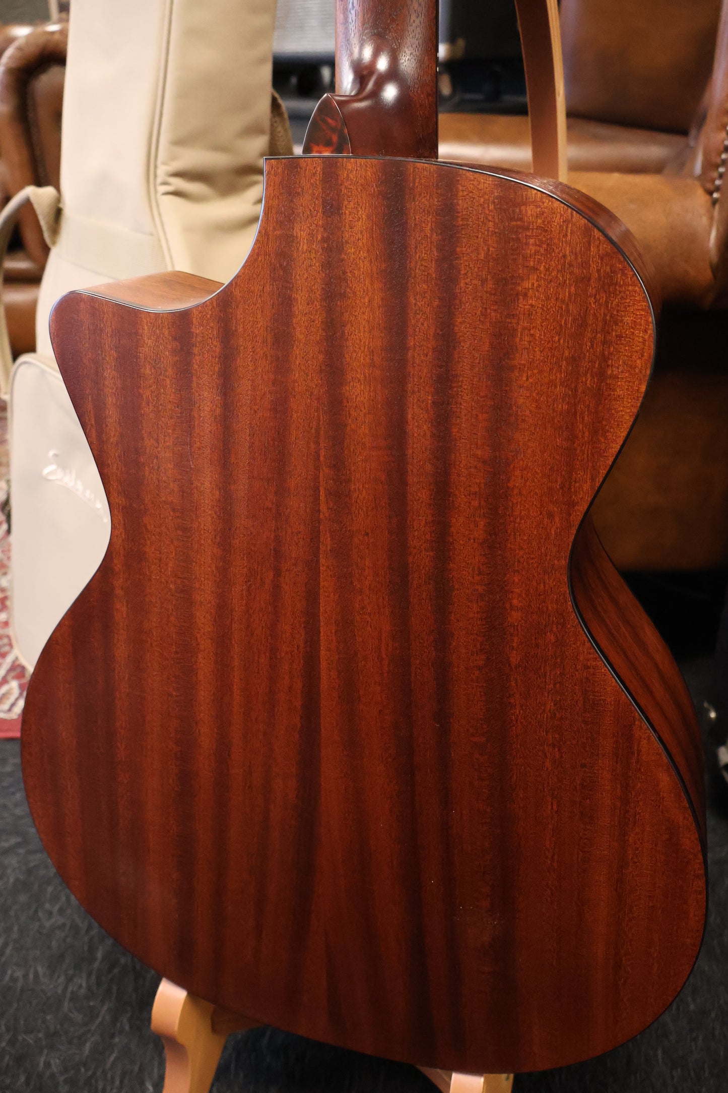 Eastman AC122-1CE Classic Grand Auditorium (B-Stock)