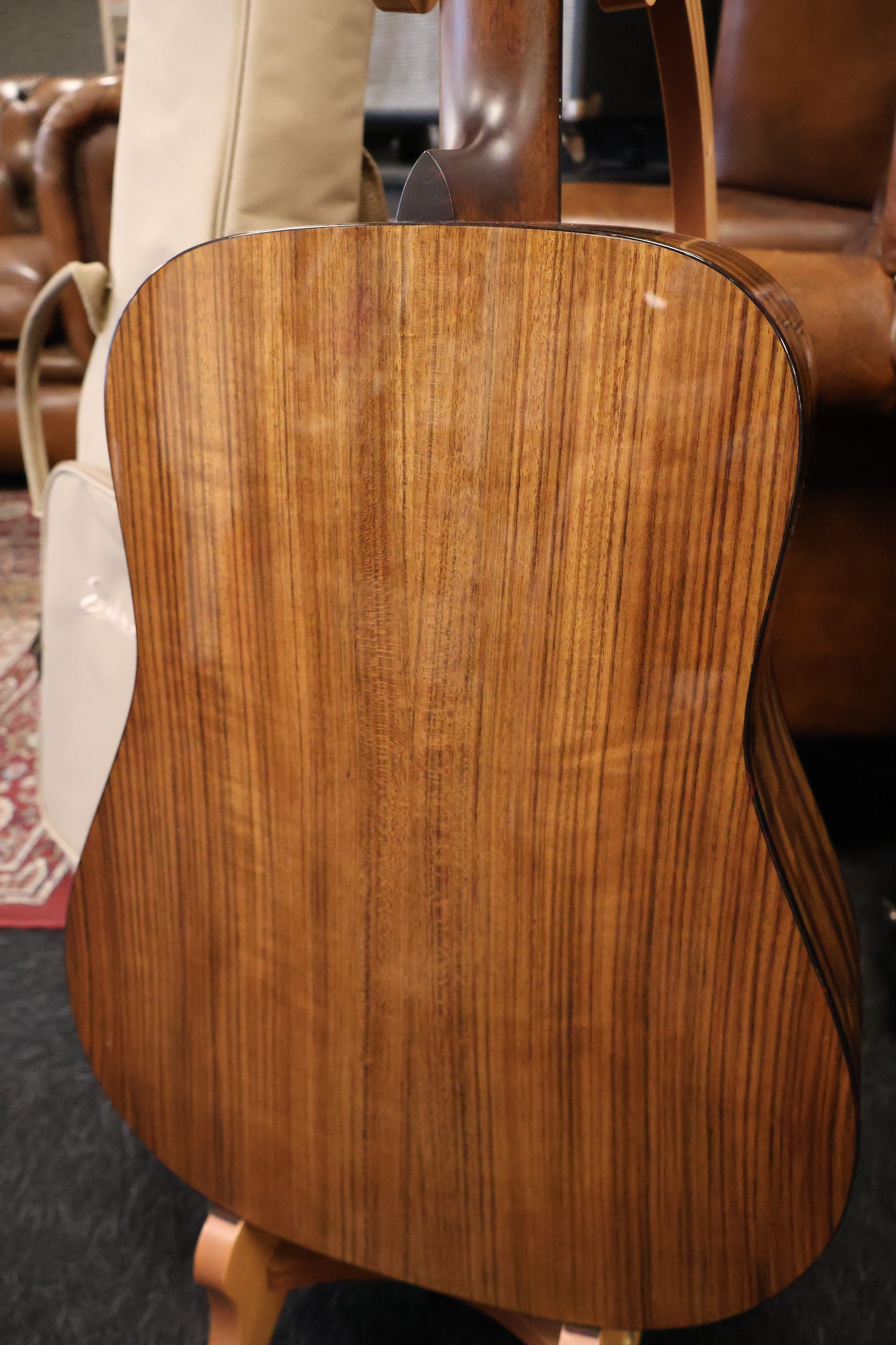 Eastman E3DE Deluxe Dreadnought with Electronics (B-Stock)