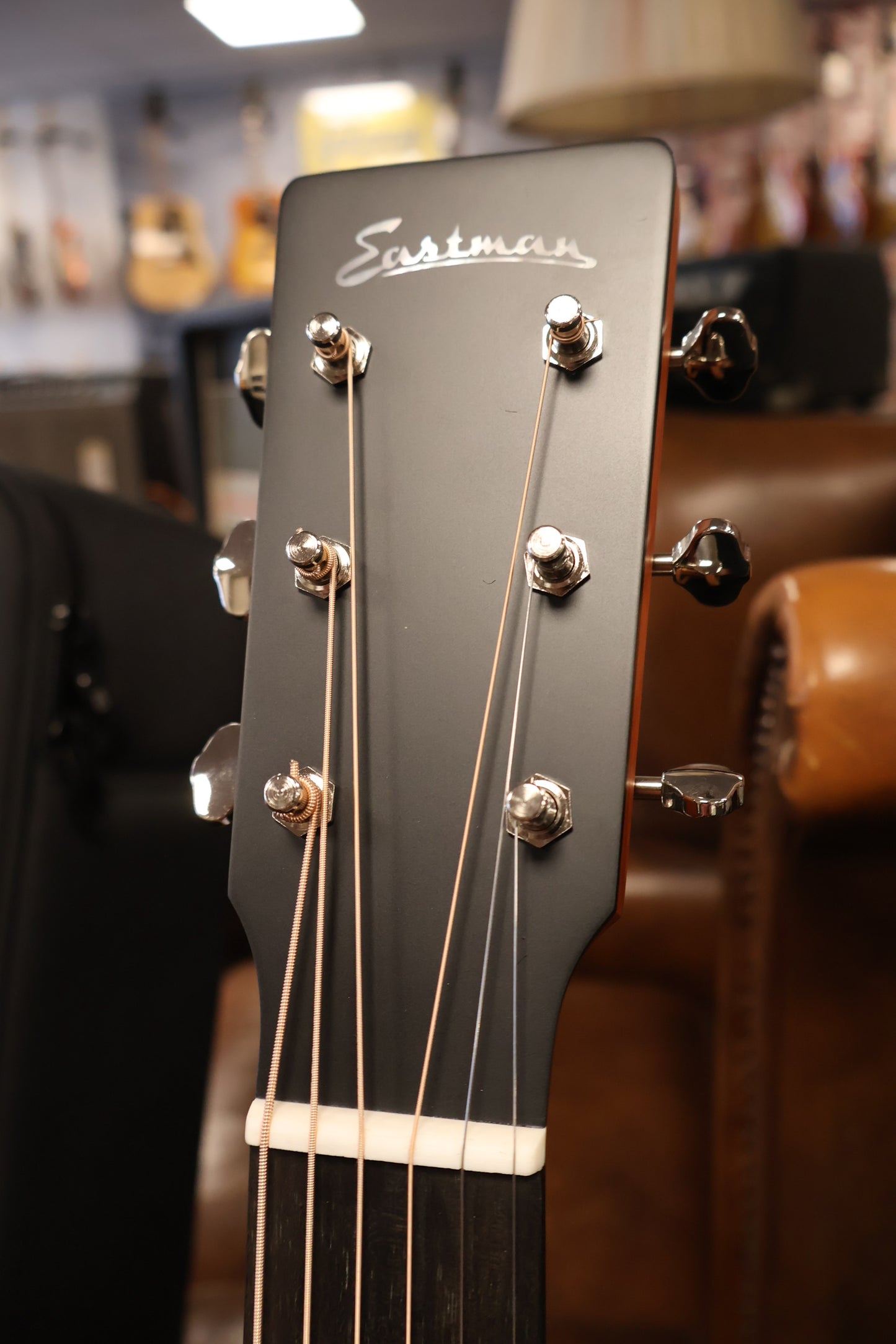Eastman E1D Dreadnought All Solid Sitka Spruce top with Gigbag
