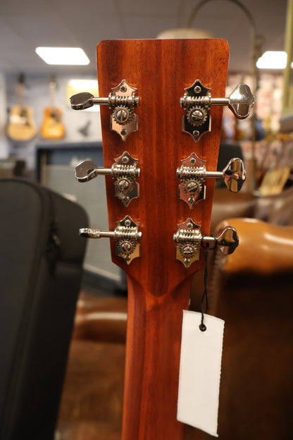 Eastman E1D Dreadnought All Solid Sitka Spruce top with Gigbag