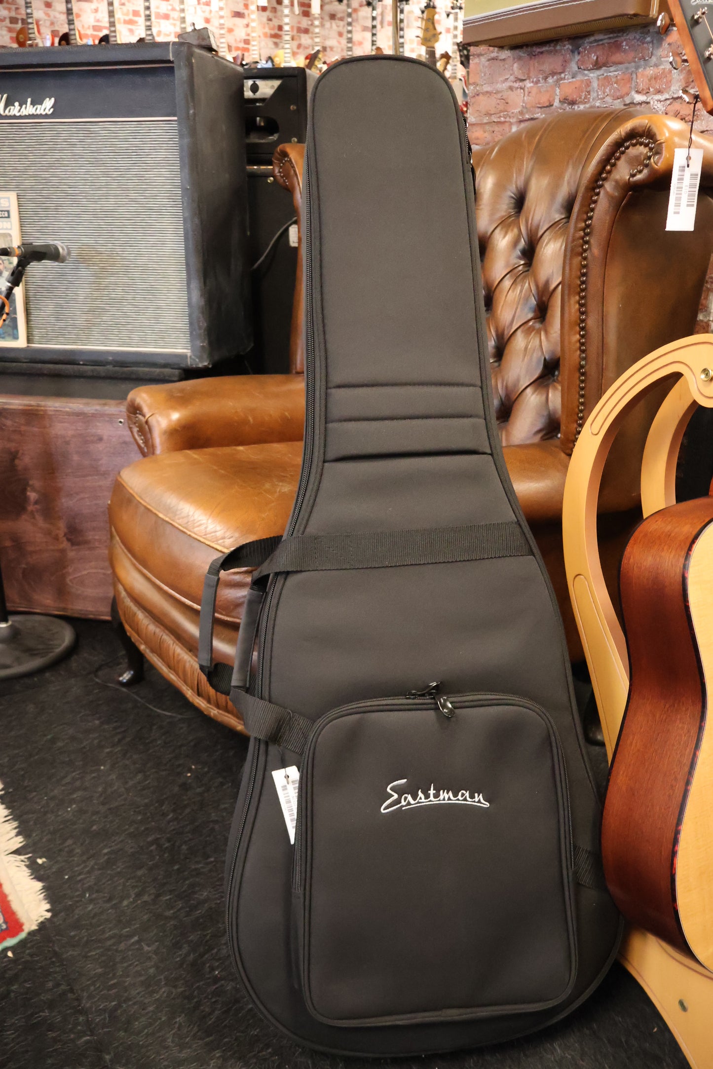 Eastman E1D Dreadnought All Solid Sitka Spruce top with Gigbag