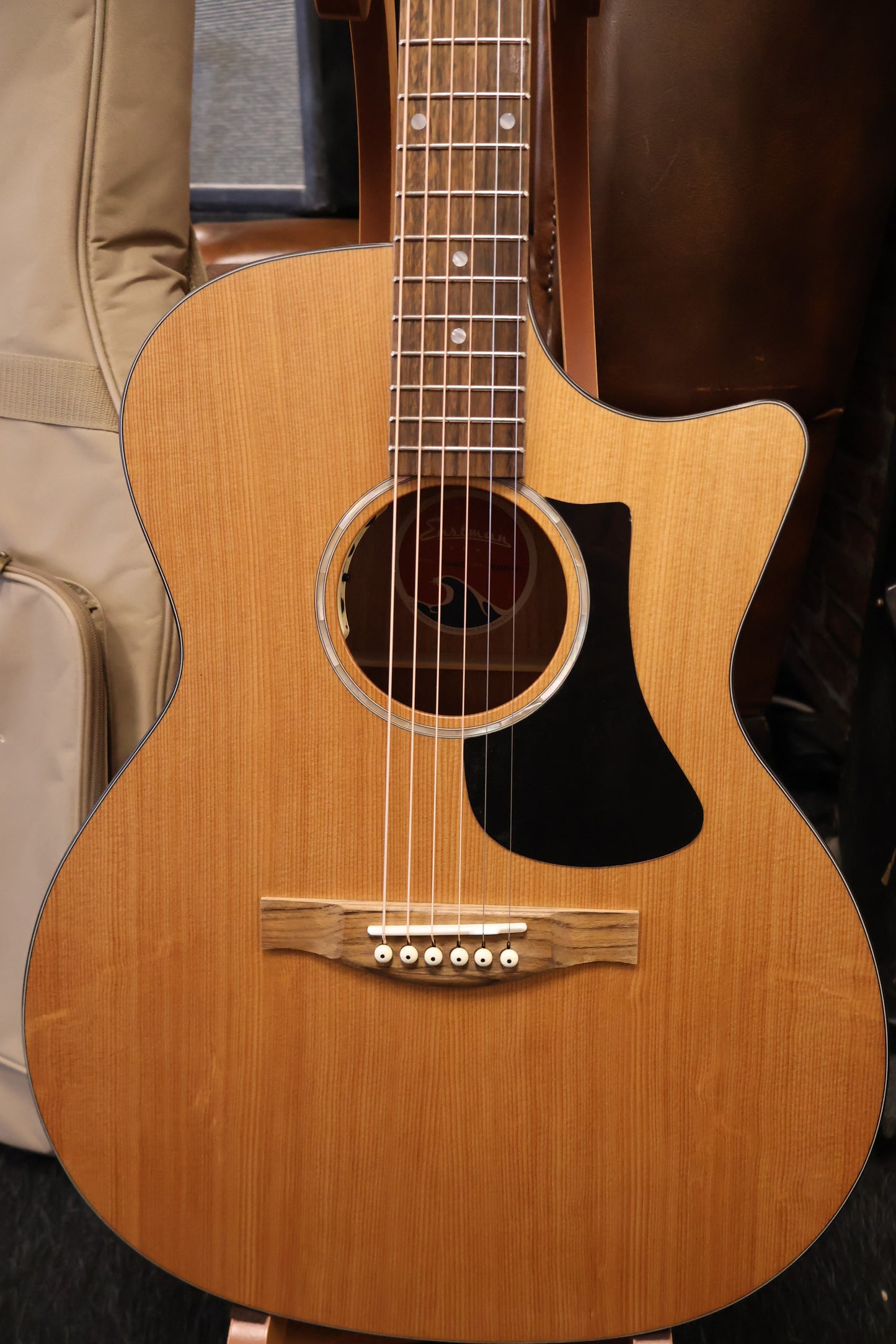 Eastman PCH1-GACE Sapele GA solid top/satin cutaway