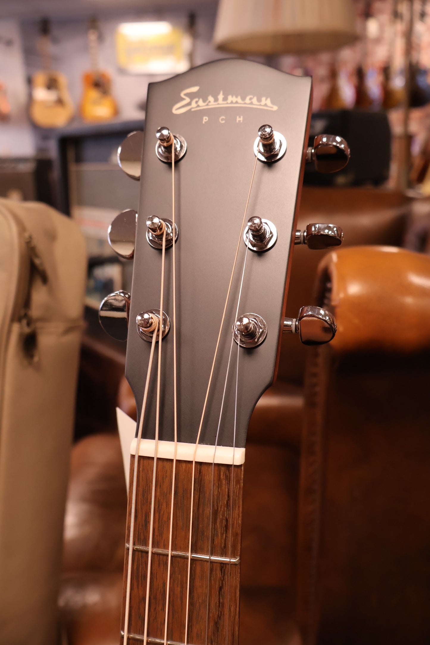 Eastman PCH1-GACE Sapele GA solid top/satin cutaway