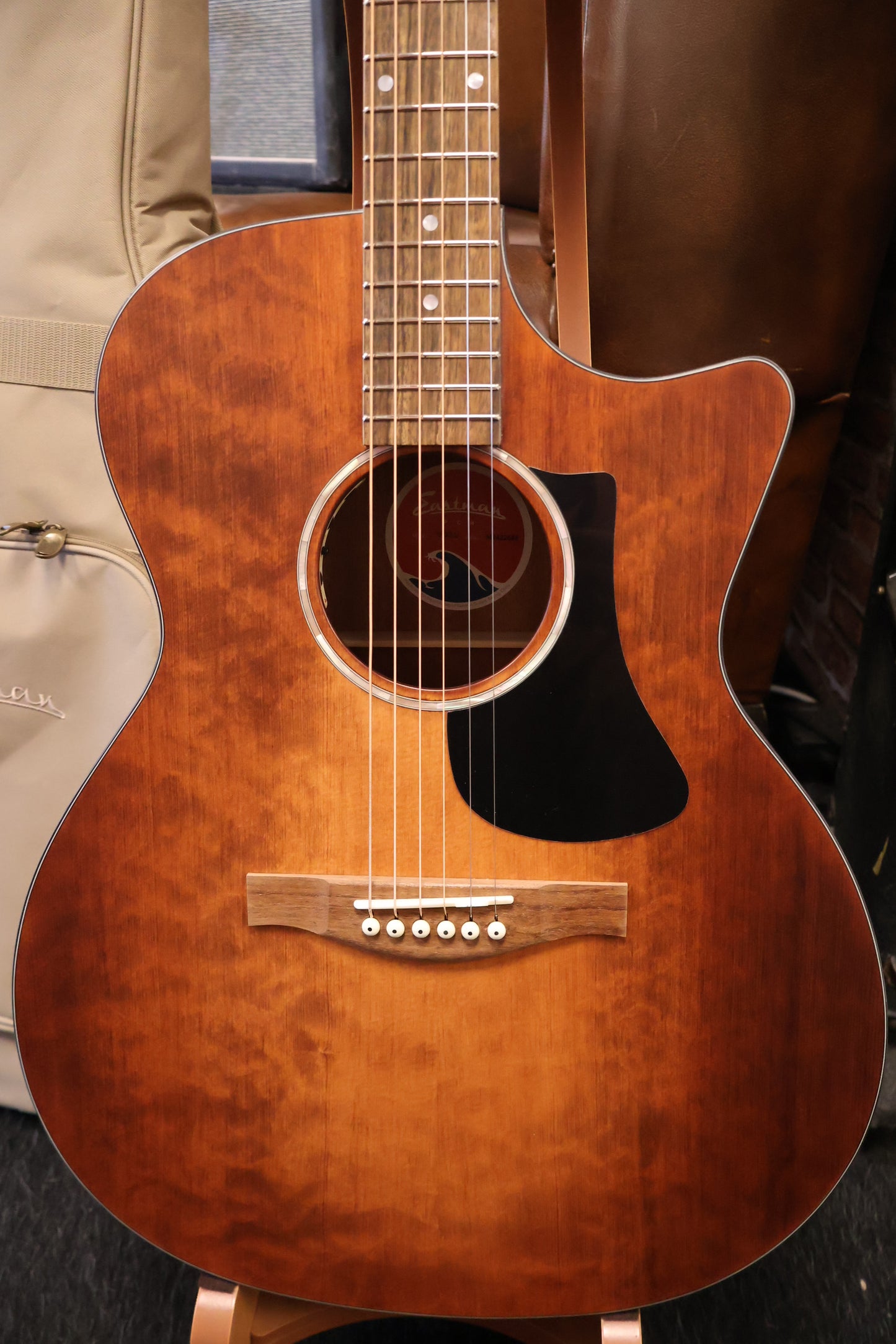 Eastman PCH1-GACE Classic Sapele GA solid top/satin cutaway