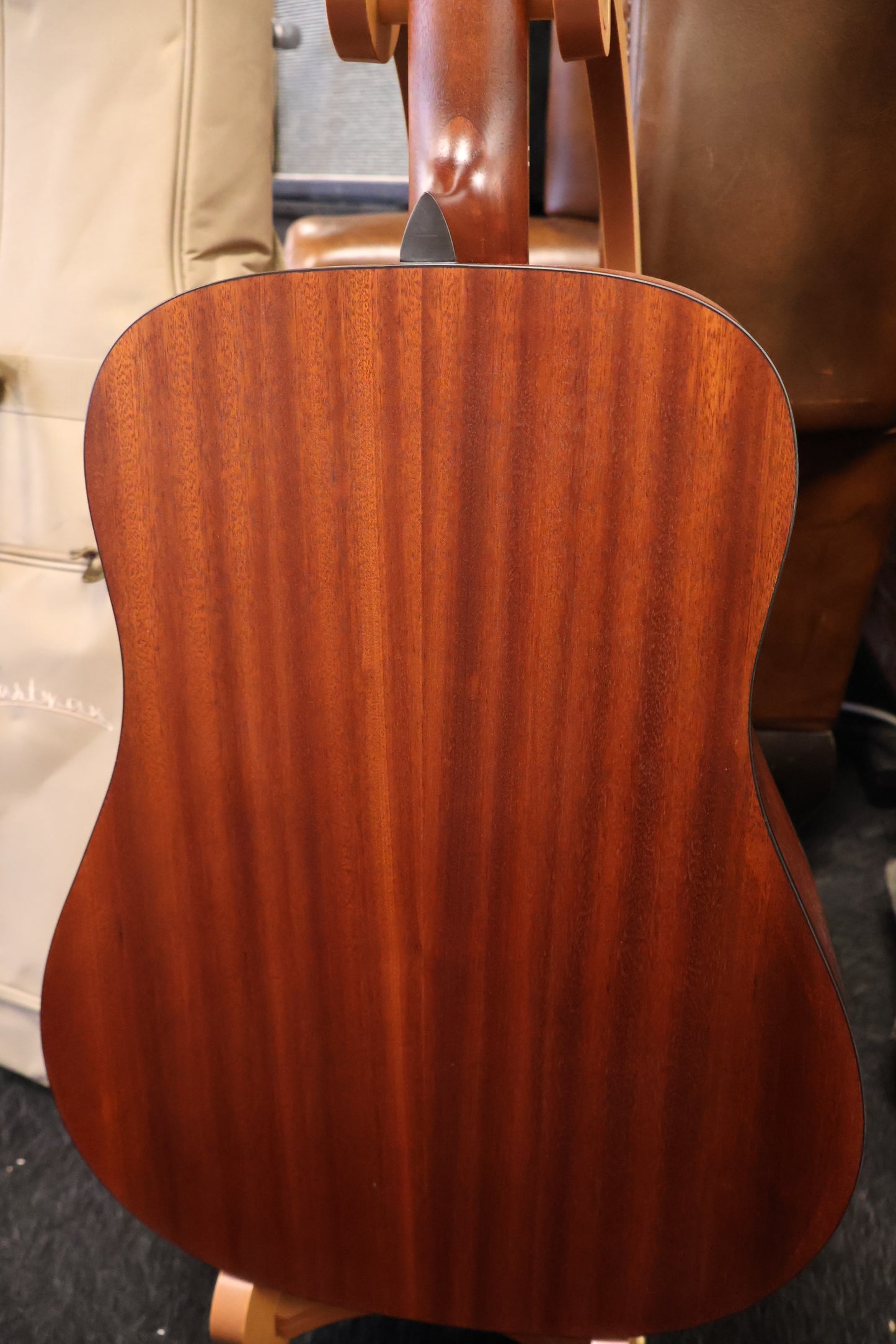 Eastman PCH1-D-CLA Sapele Dreadnought Classic Finish