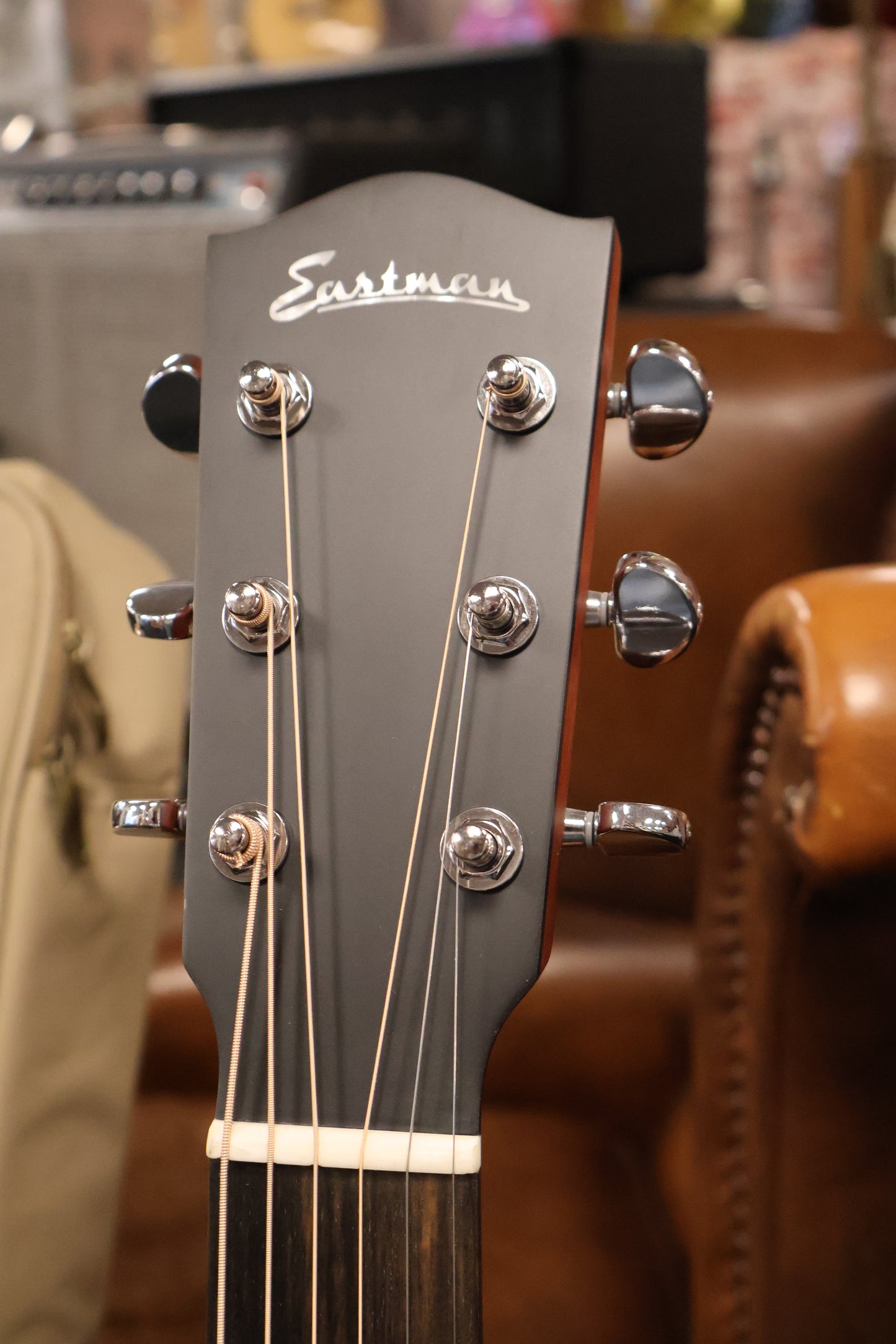 Eastman AC122-2CE-DLX Grand Auditorium Deluxe Sunburst (B-Stock)