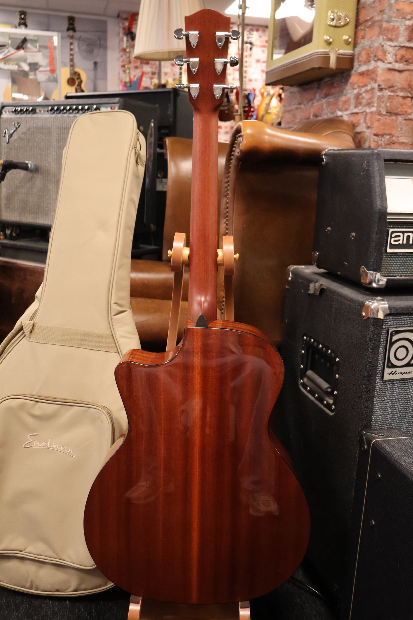 Eastman AC122-2CE-DLX Grand Auditorium Deluxe Sunburst (B-Stock)
