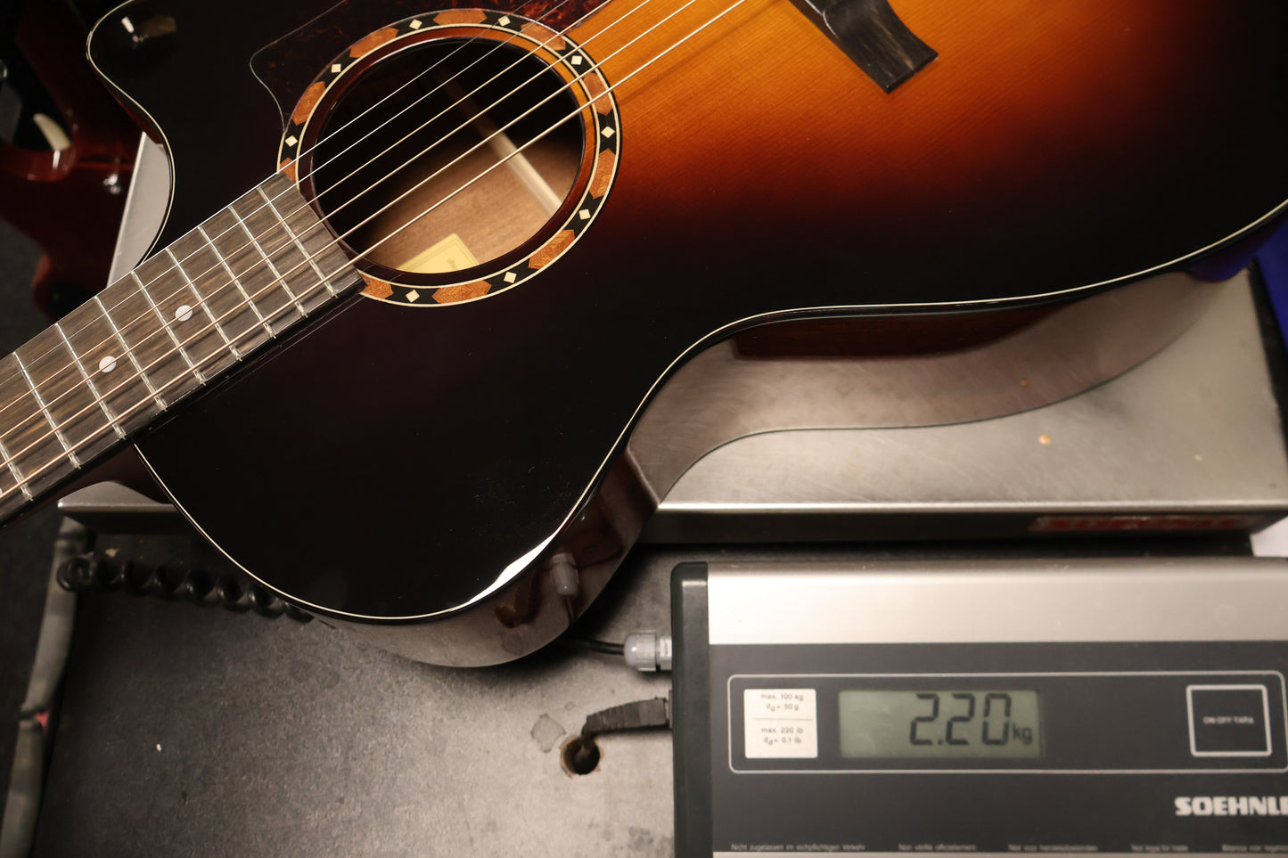Eastman AC122-2CE-DLX Grand Auditorium Deluxe Sunburst (B-Stock)