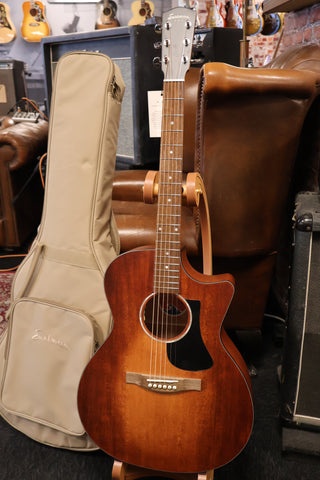 Eastman PCH1-GACE Classic Sapele GA solid top/satin cutaway (B-Stock)