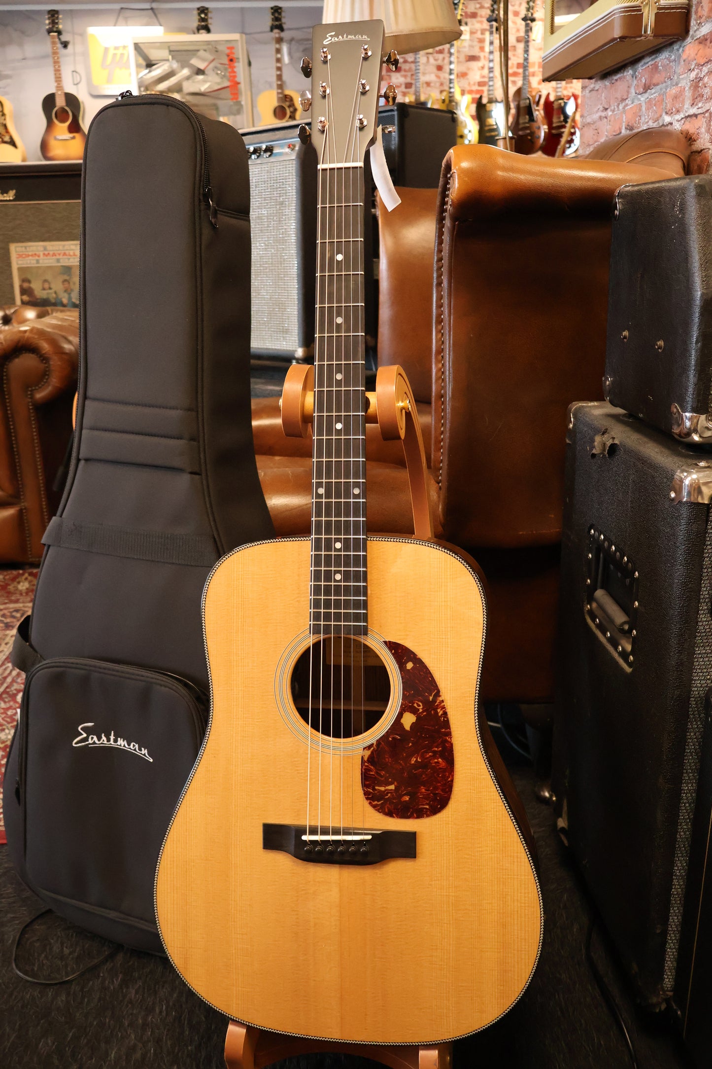 Eastman E3D Deluxe Dreadnought with Electronics
