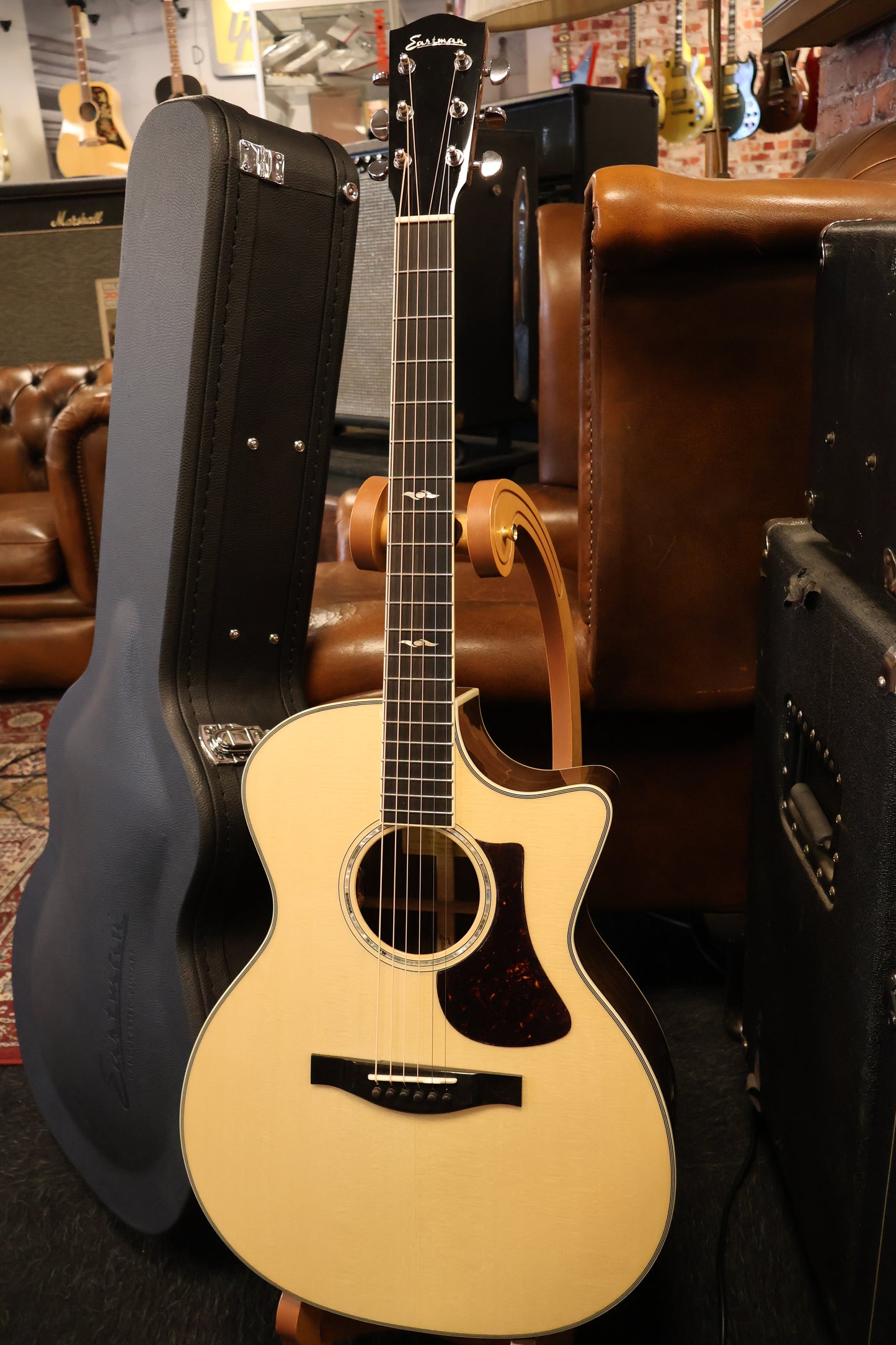 Eastman AC422CE-AE Grand Auditorium (B-Stock)