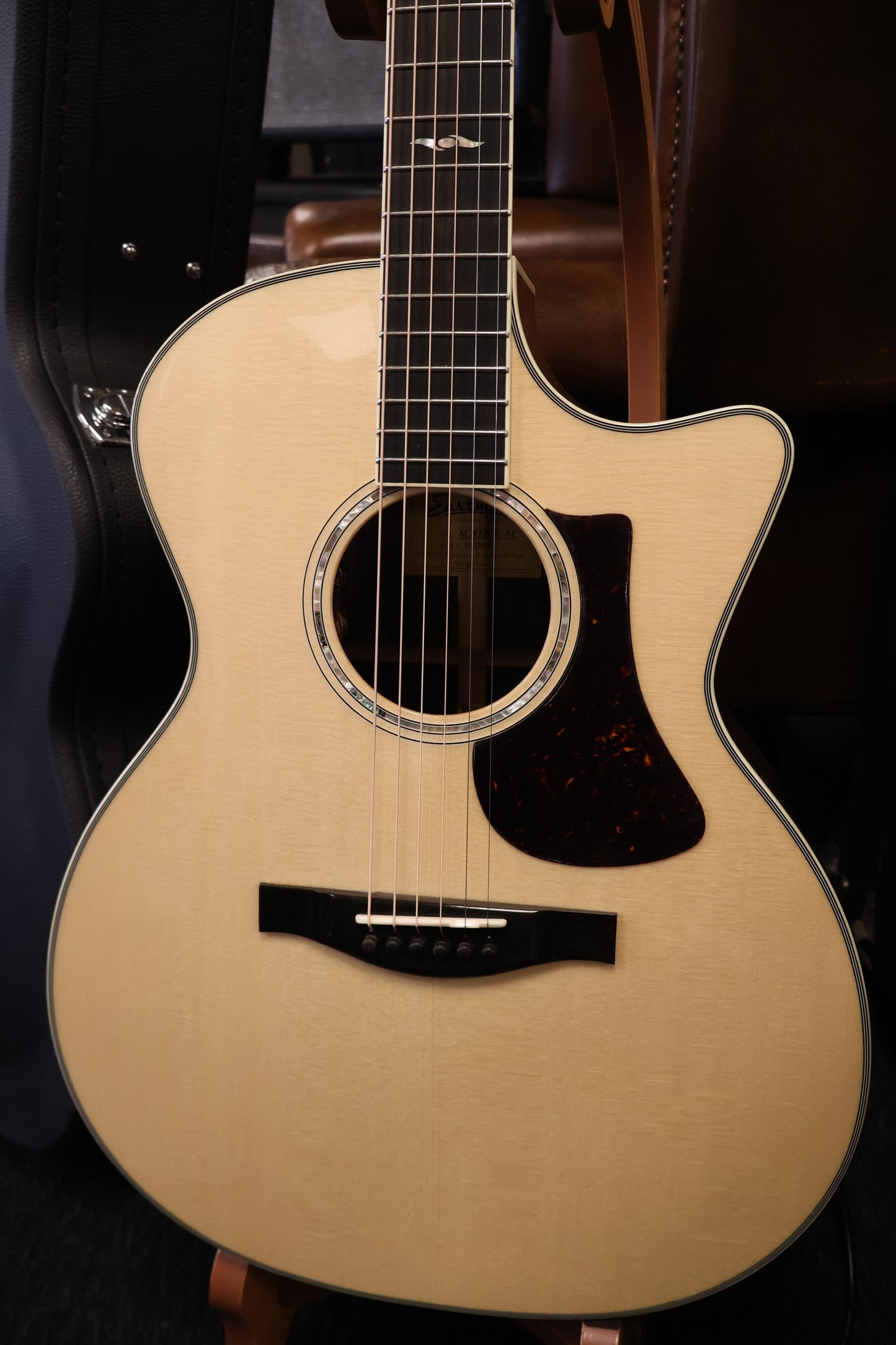 Eastman AC422CE-AE Grand Auditorium (B-Stock)