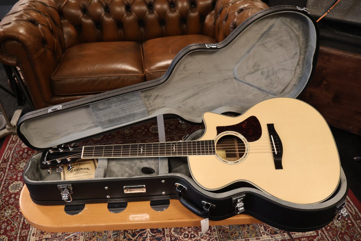 Eastman AC422CE-AE Grand Auditorium (B-Stock)