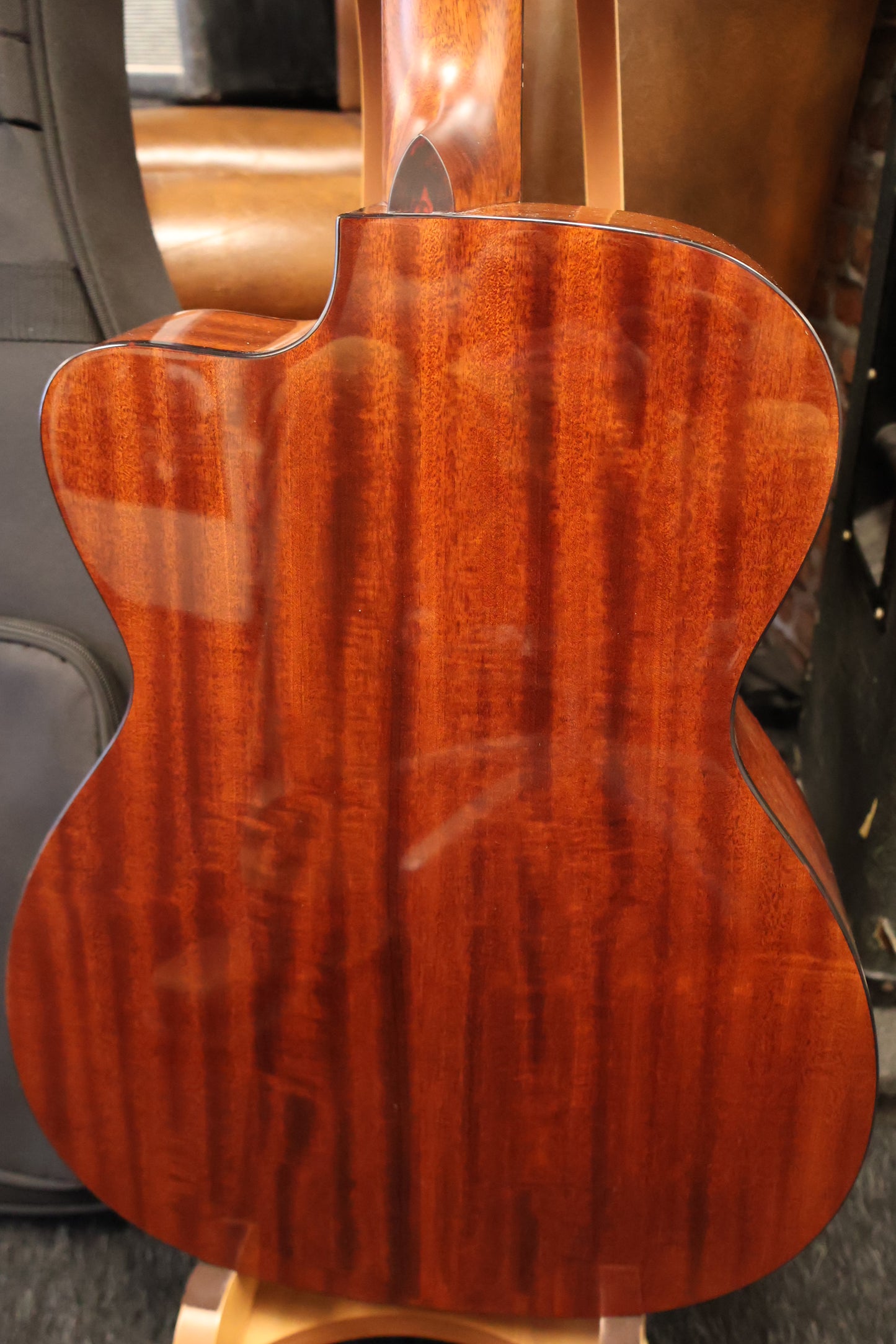 Eastman E1OMCE-DLX Orchestra Deluxe