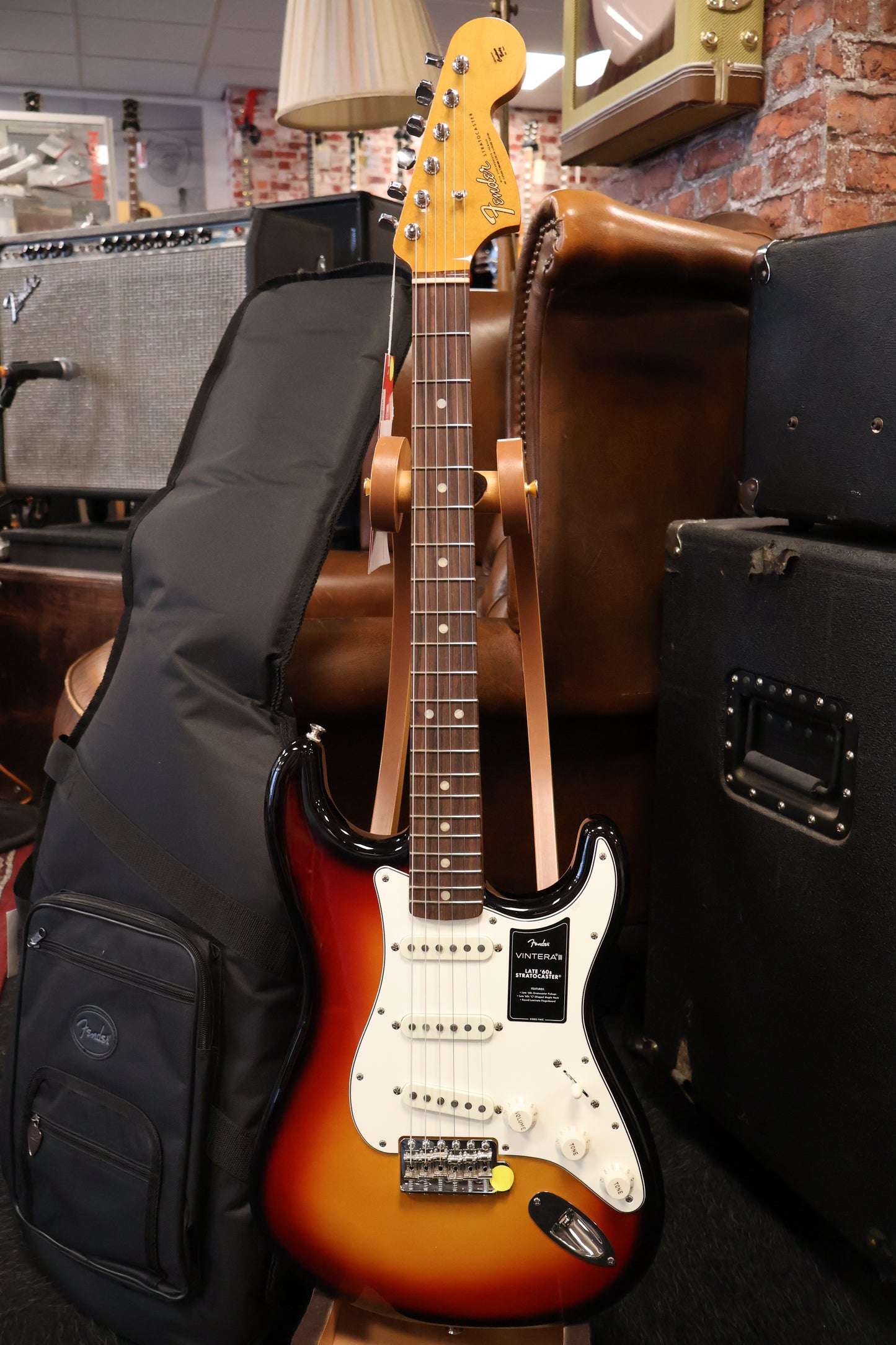 Fender Vintera III Late '60s Stratocaster 3-Color Sunburst (B-Stock)