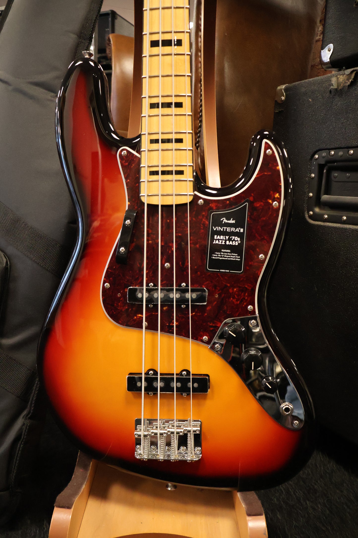 Fender Vintera III Early '70s Jazz Bass 3-Color Sunburst (B-Stock)