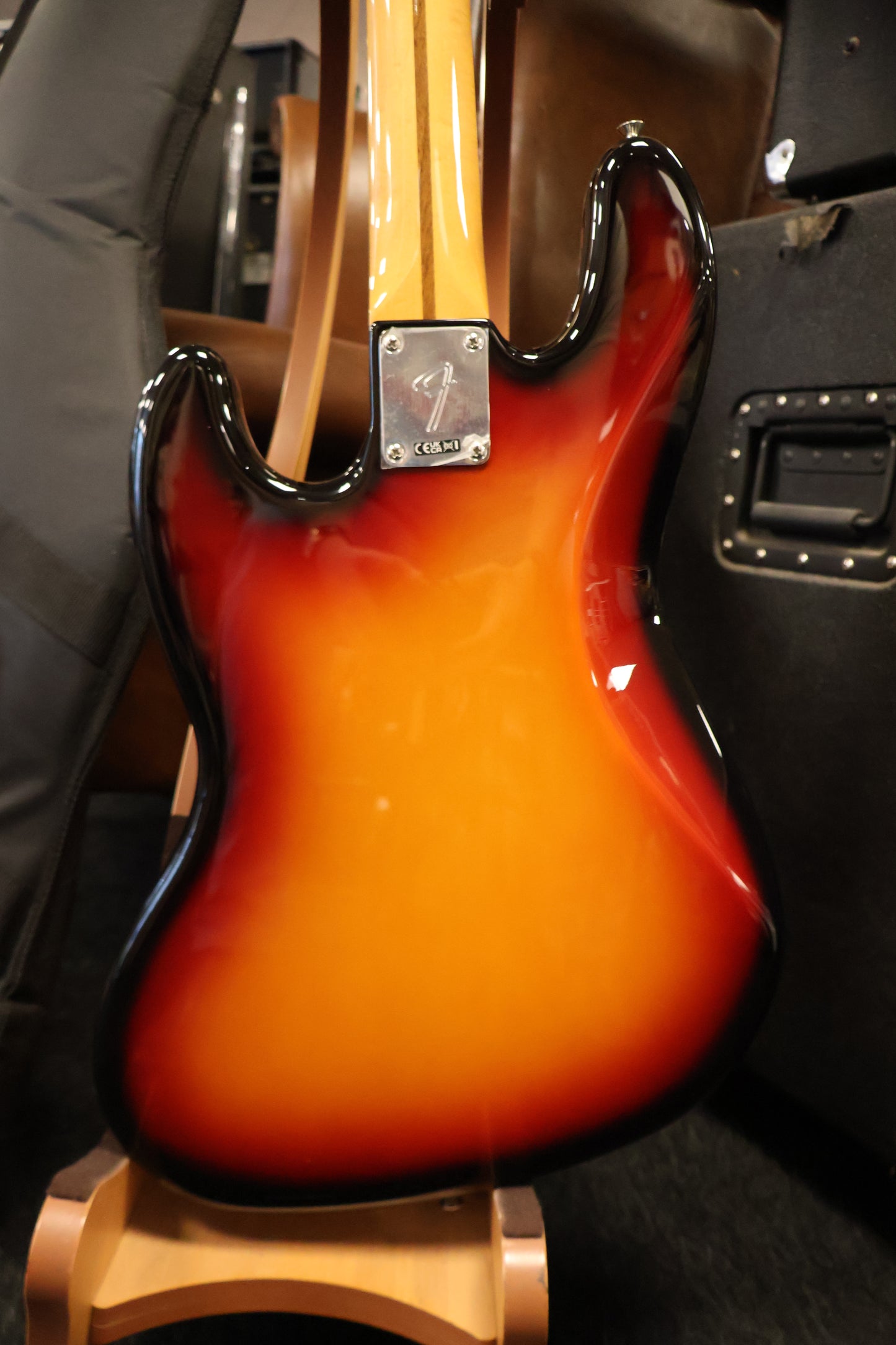 Fender Vintera III Early '70s Jazz Bass 3-Color Sunburst (B-Stock)