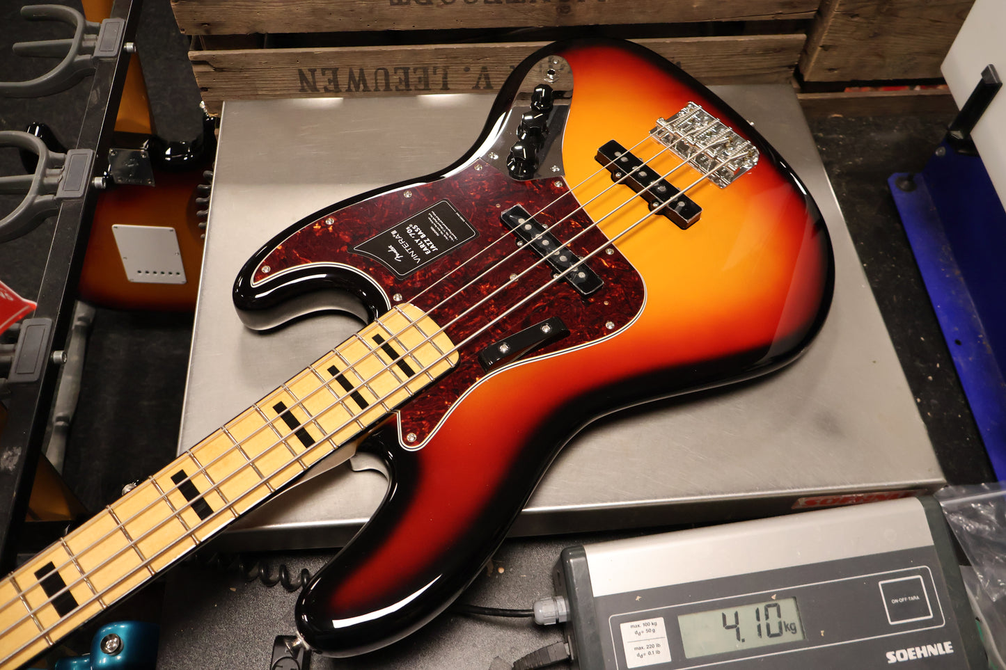 Fender Vintera III Early '70s Jazz Bass 3-Color Sunburst (B-Stock)