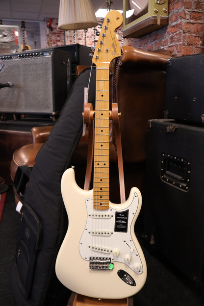 Fender Vintera III Late '60s Stratocaster Olympic White (B-Stock)