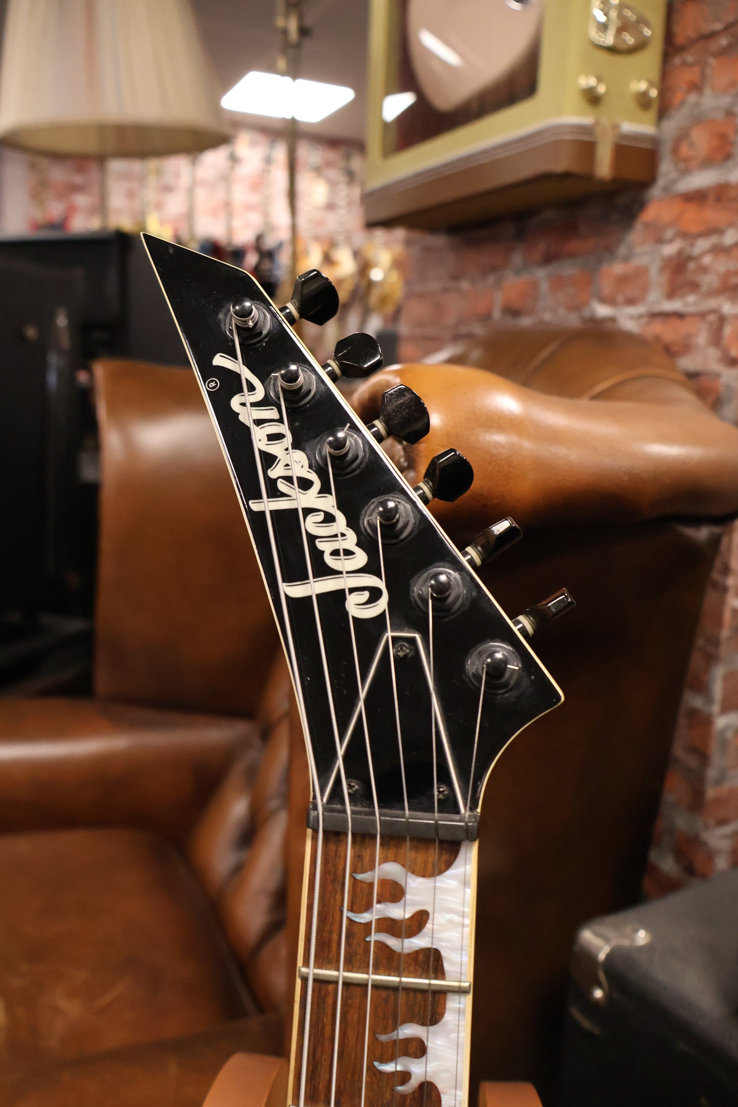 Jackson DKMGTFF Dinky Hard Tail Flame Fingerboard