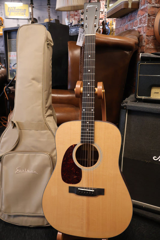 Eastman E1D Lefty Dreadnought All Solid Sitka Spruce top with Gigbag (B-Stock)