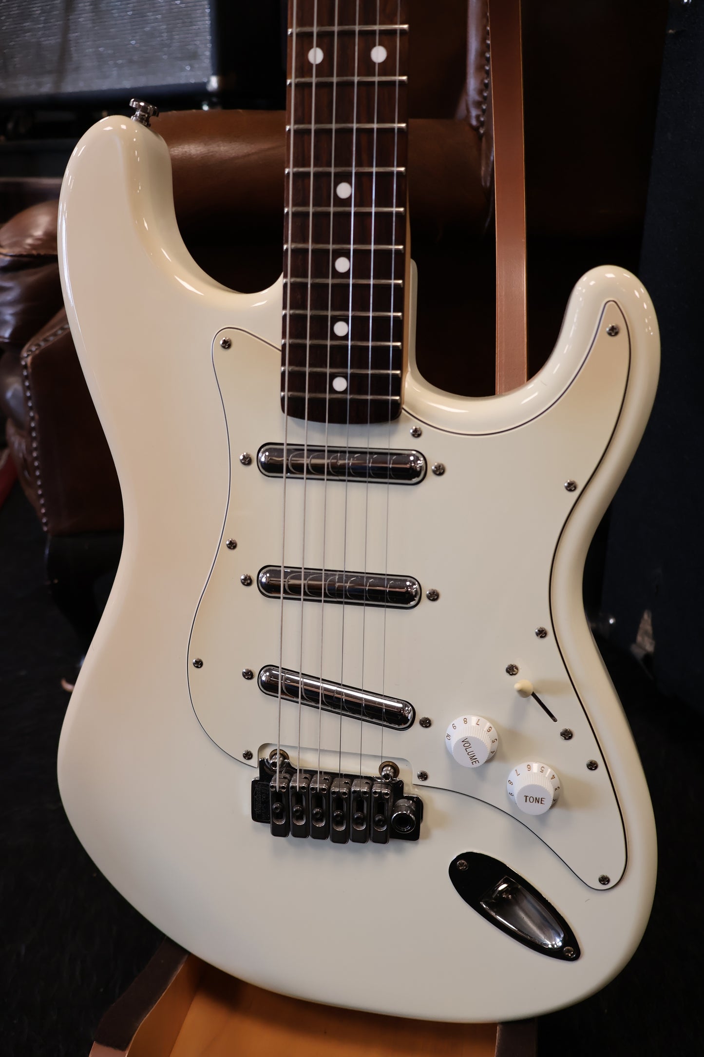 Danelectro '84 lipstick guitar (Used)