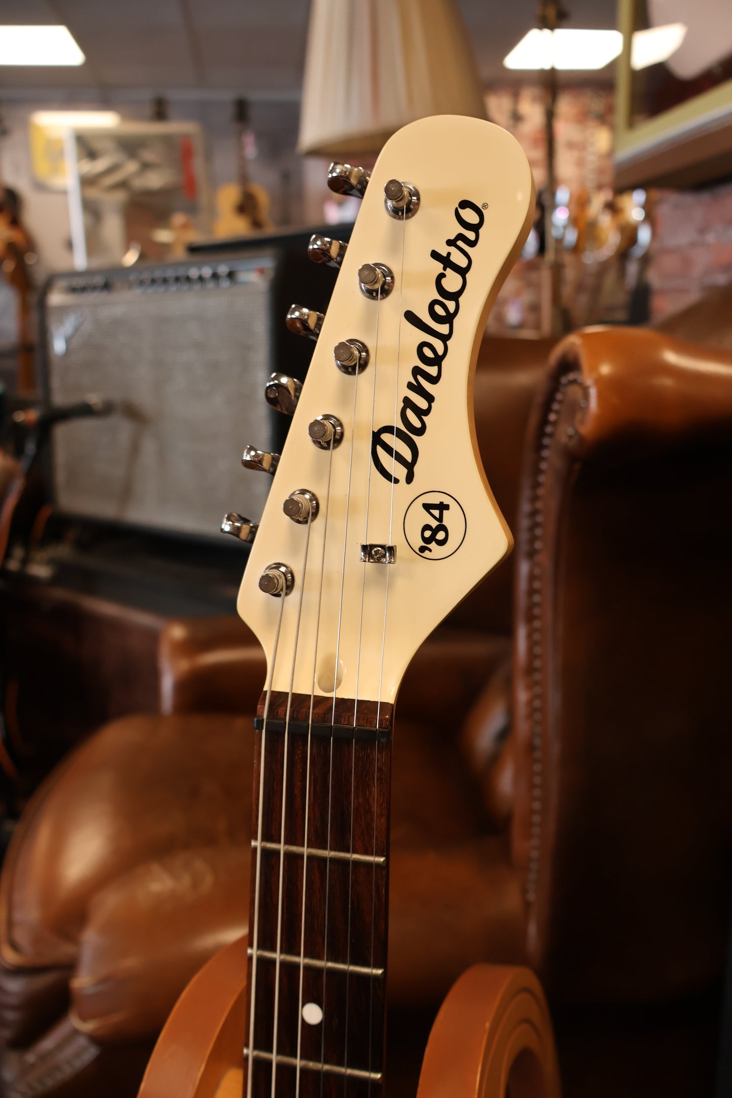 Danelectro '84 lipstick guitar (Used)