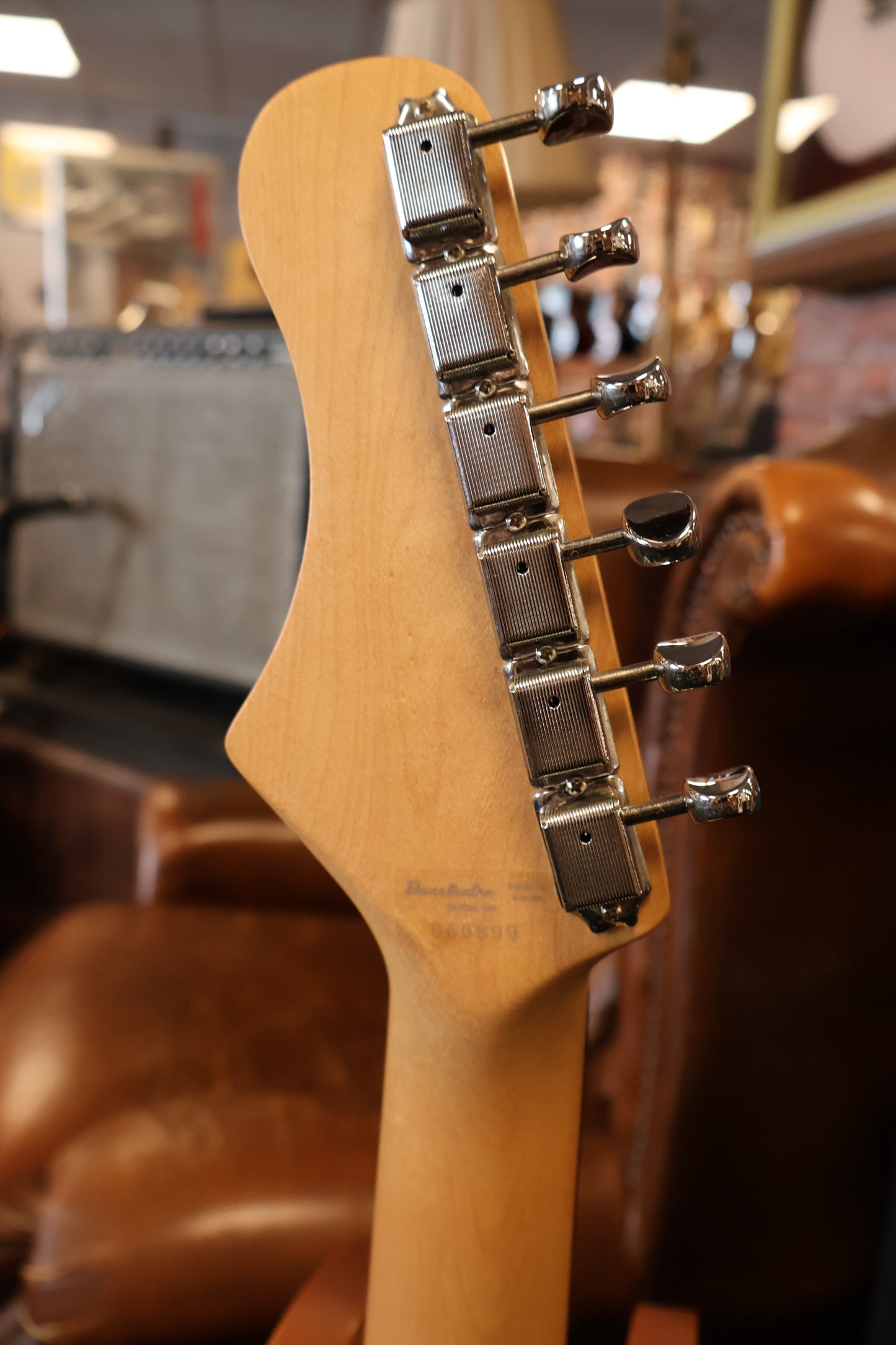 Danelectro '84 lipstick guitar (Used)