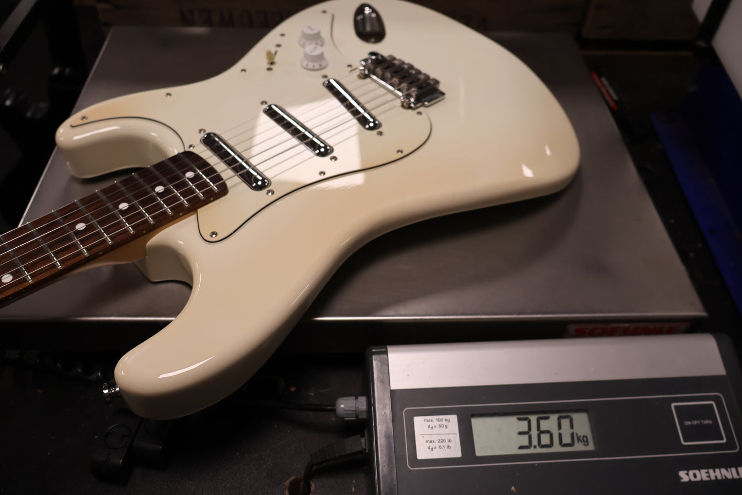Danelectro '84 lipstick guitar (Used)