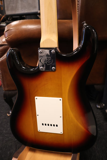 SX Stratocaster model Sunburst (Used)