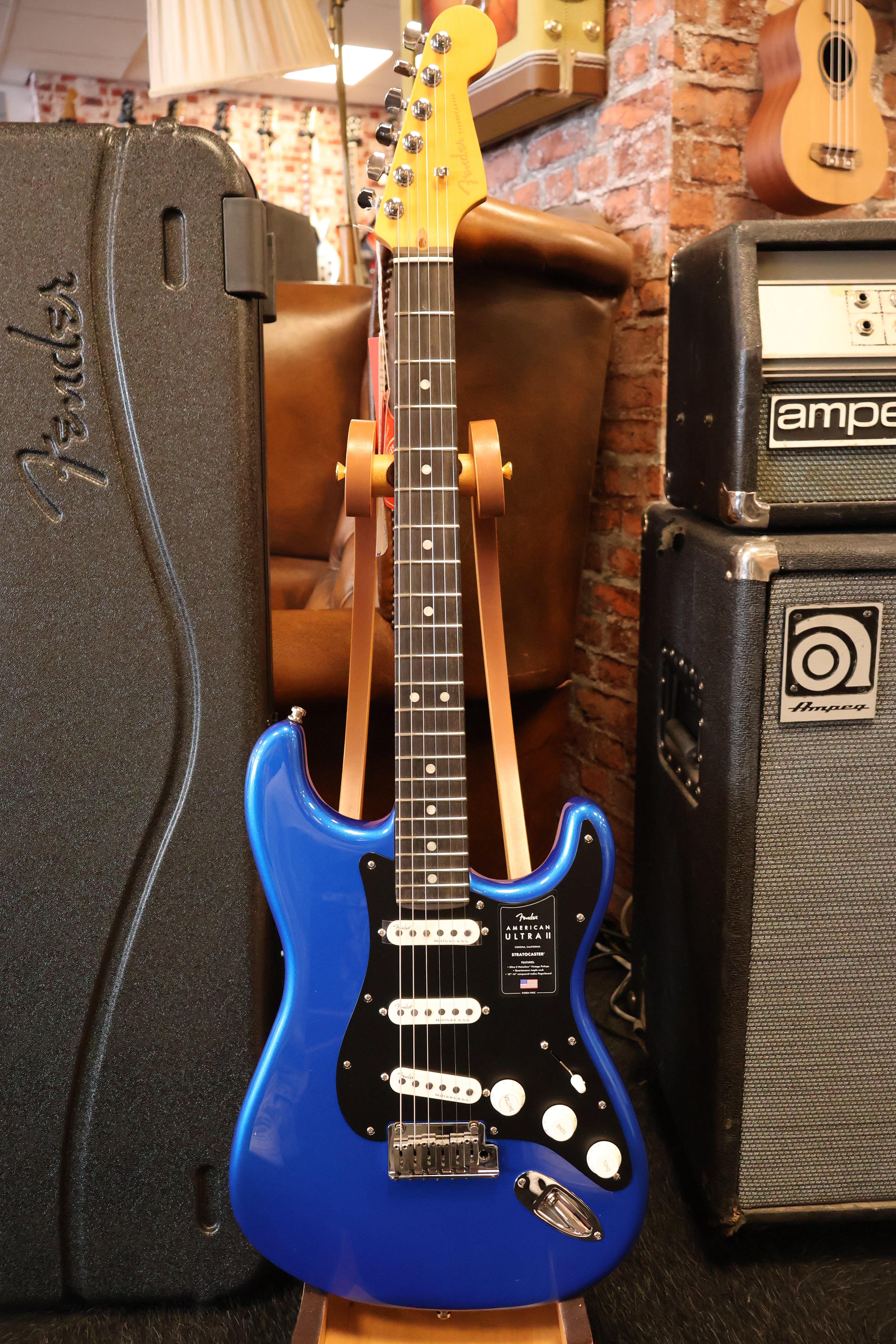 American Ultra II Stratocaster Ebony Fingerboard Noble Blue – Dirk