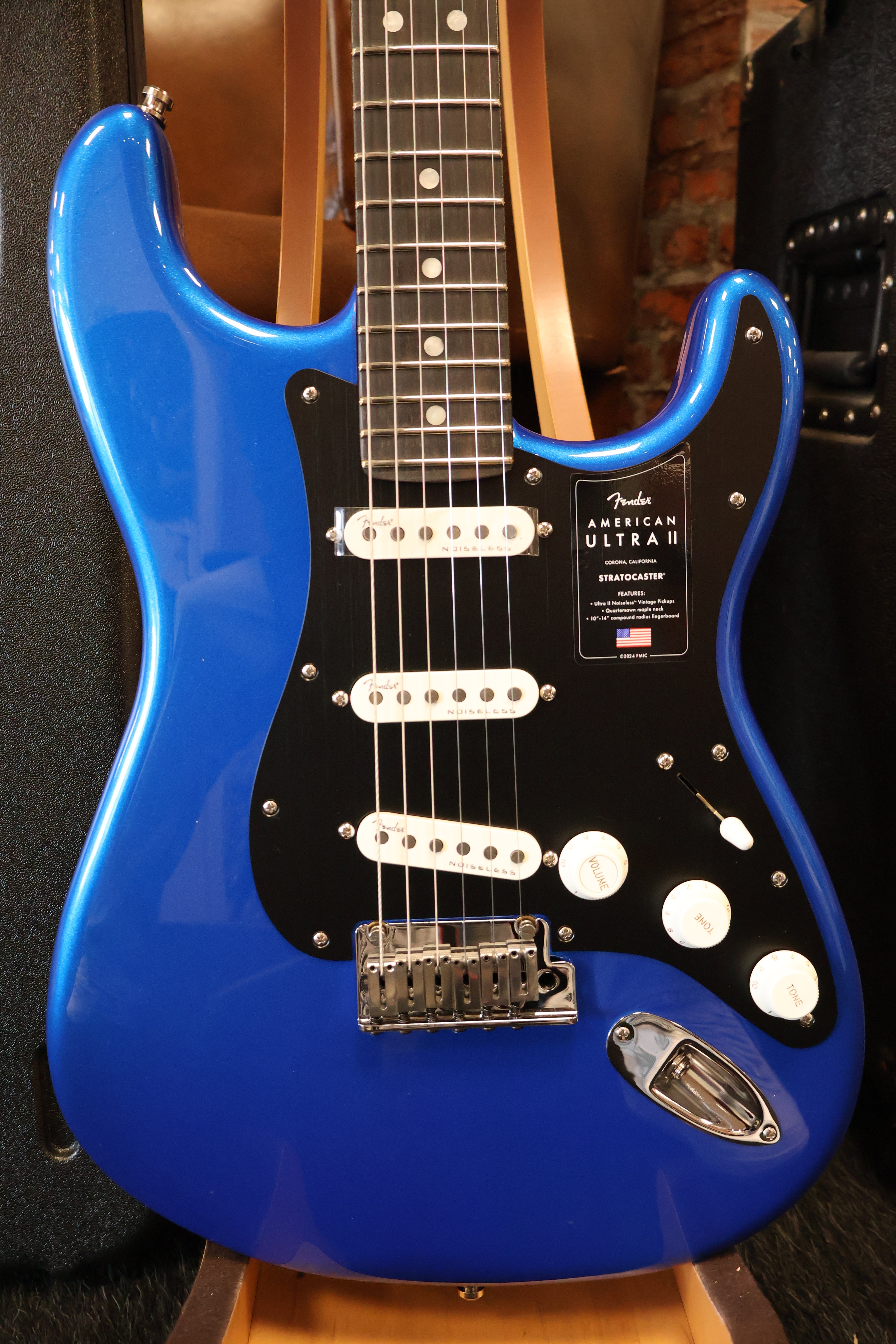 American Ultra II Stratocaster Ebony Fingerboard Noble Blue – Dirk