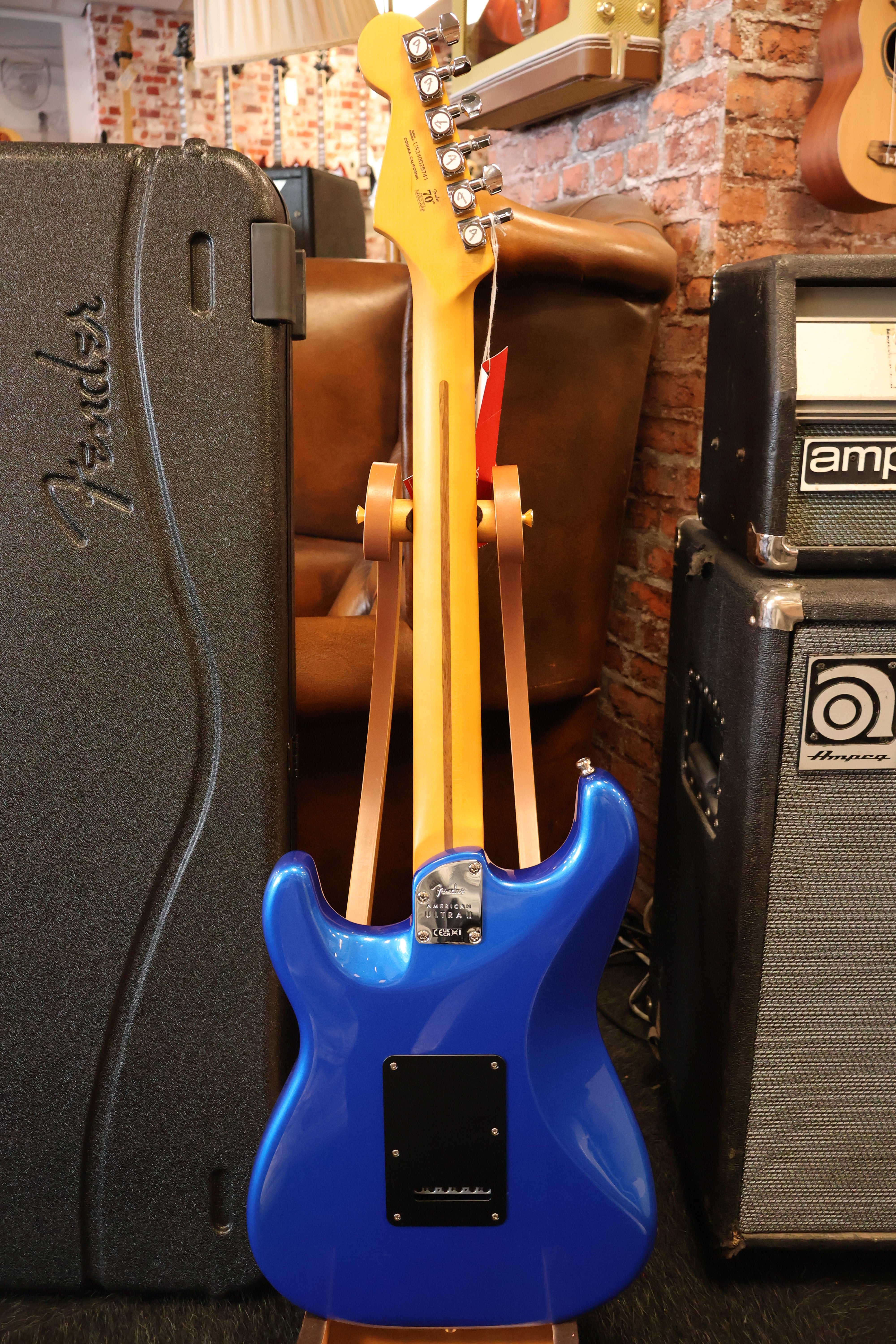 American Ultra II Stratocaster Ebony Fingerboard Noble Blue – Dirk
