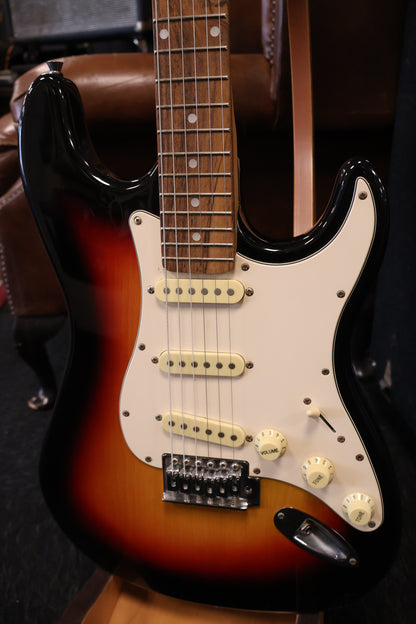 DiMavery Stratocaster Sunburst (Used)
