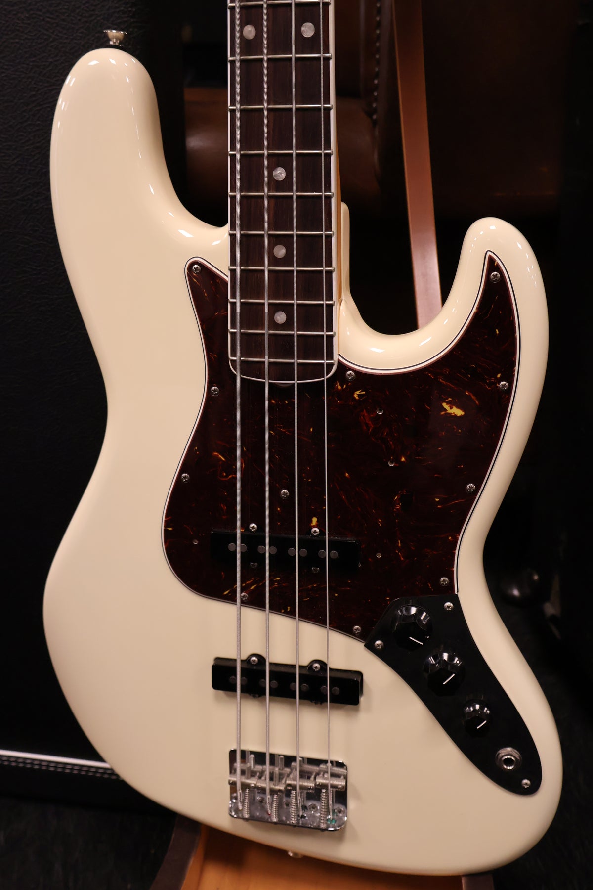 Fender AVRI II '66 Jazz Bass Olympic White (Used)