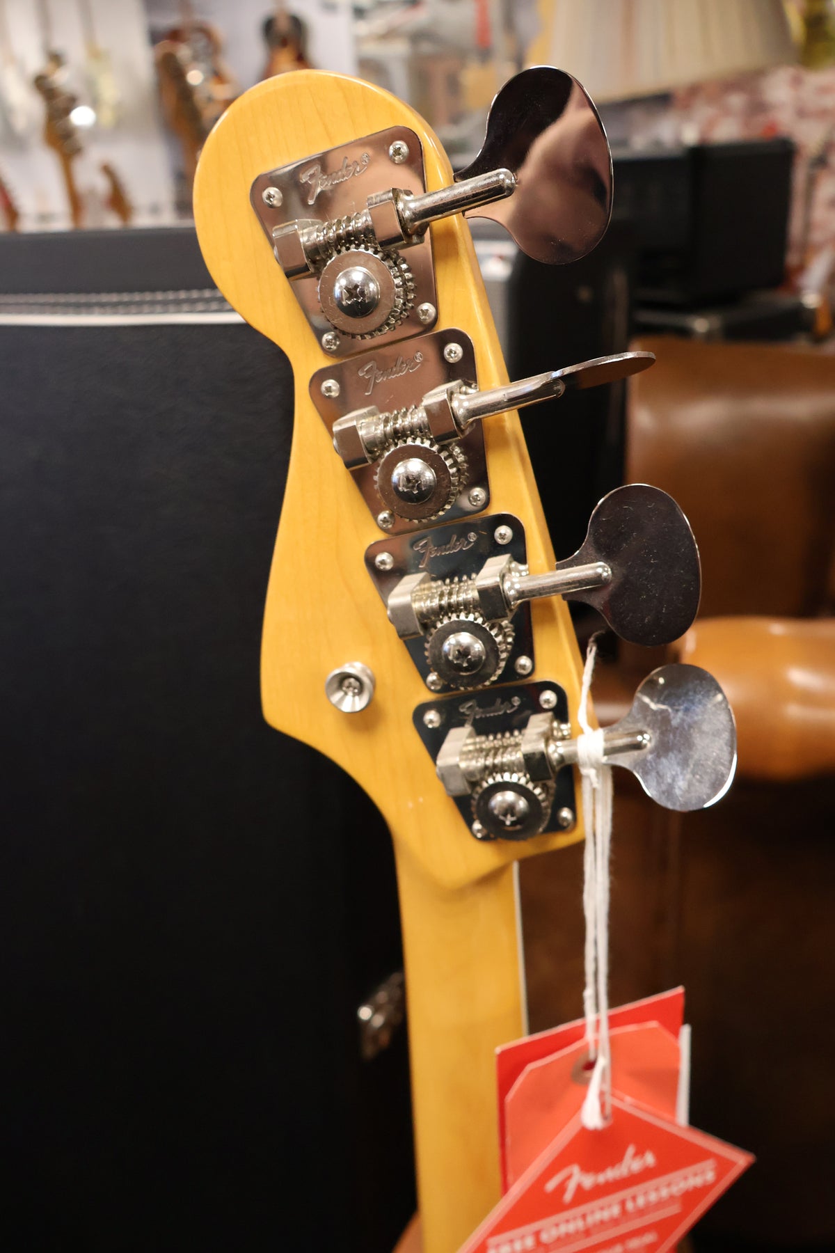 Fender AVRI II '66 Jazz Bass Olympic White (Used)