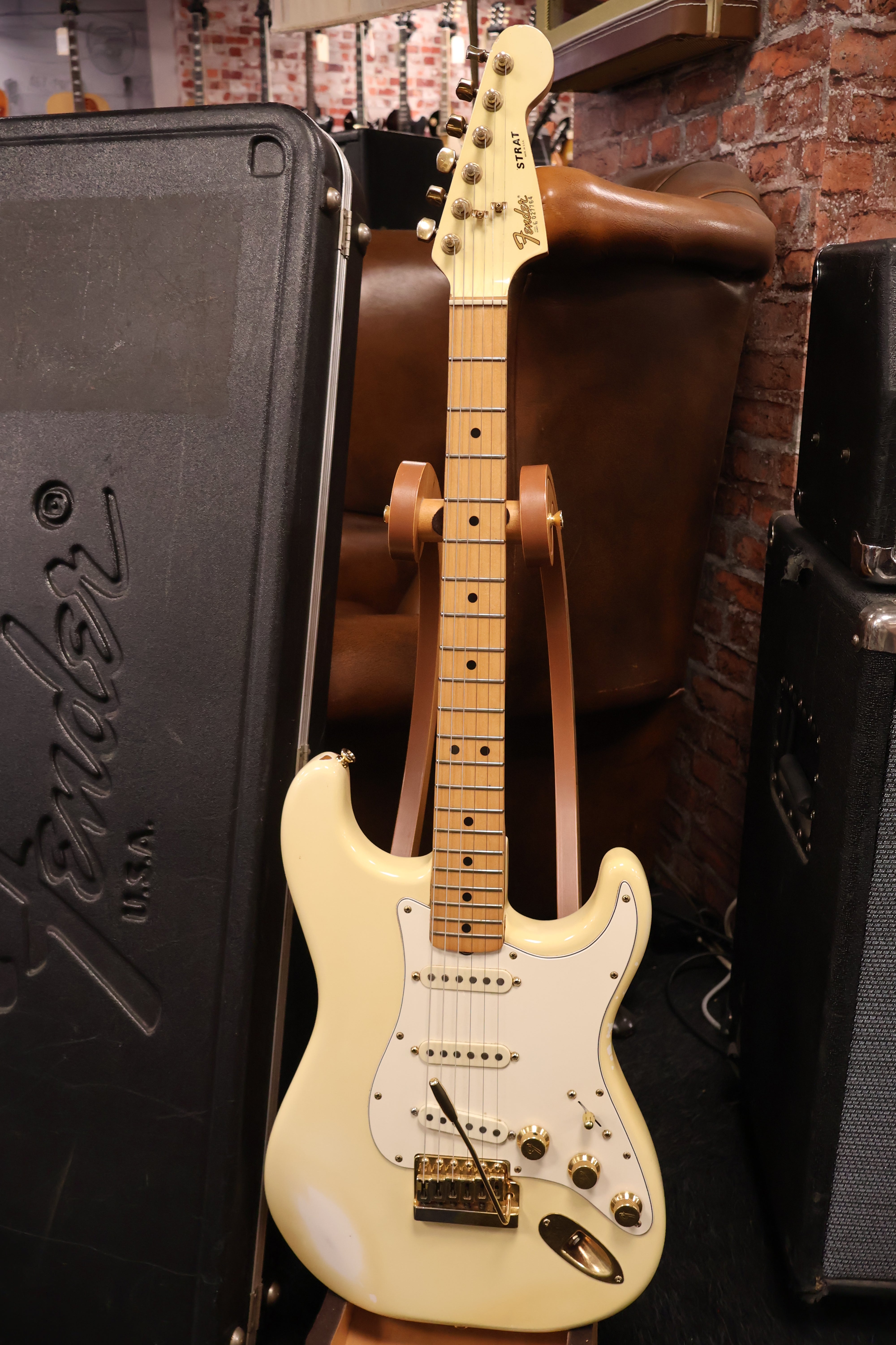 Fender 1980 The Strat Olympic White Gold Hardware OHSC – Dirk Witte