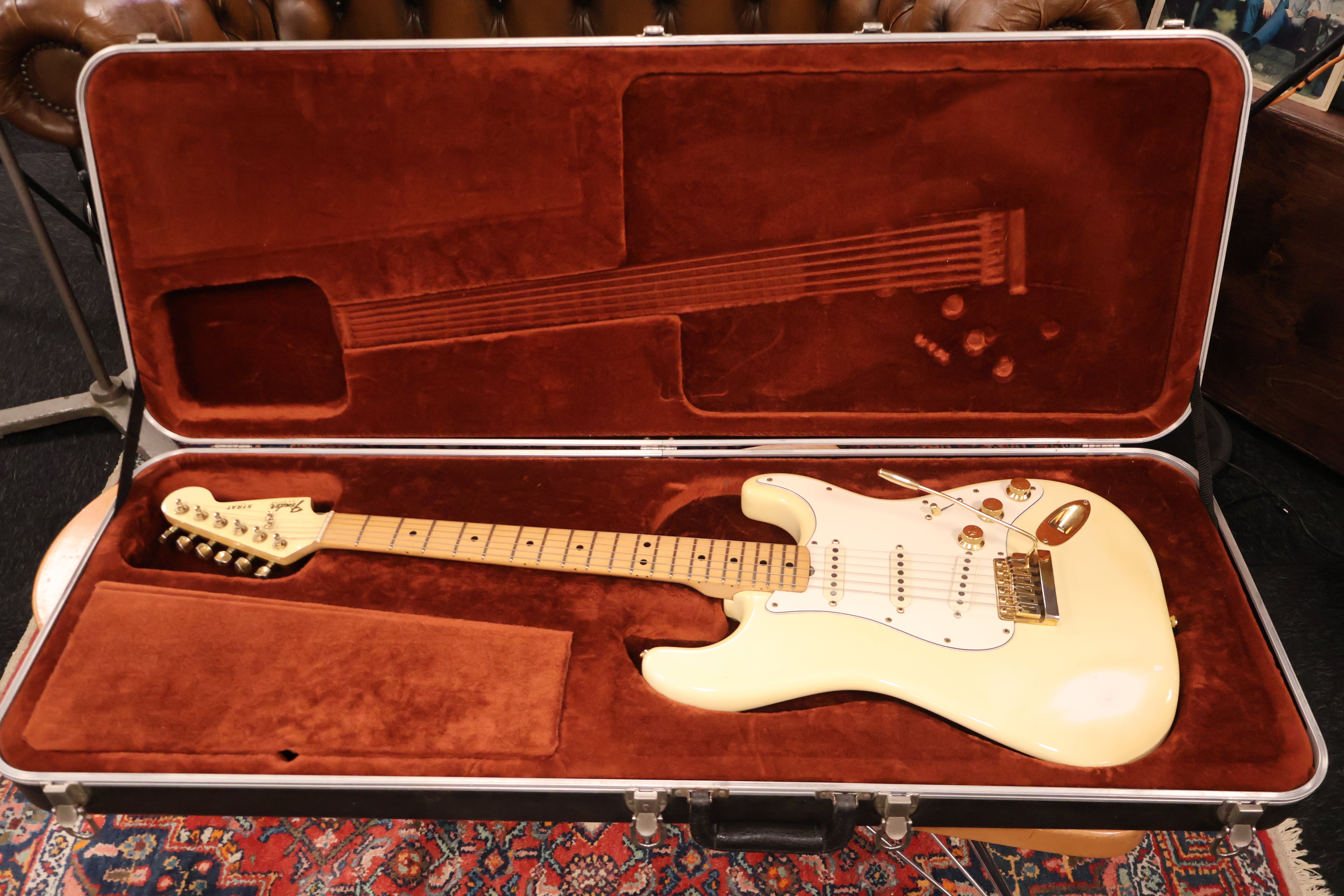 Fender 1980 The Strat Olympic White Gold Hardware OHSC – Dirk Witte