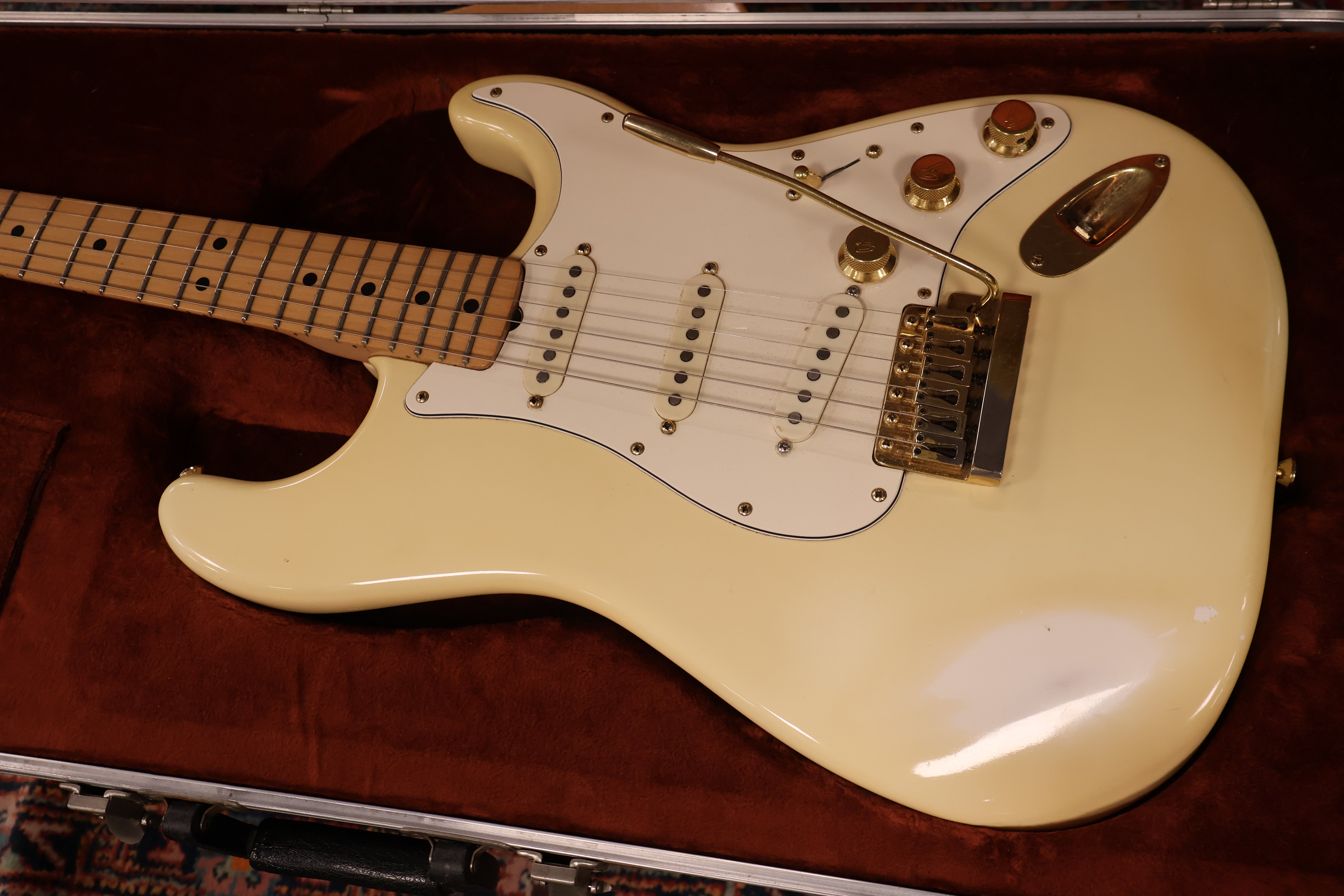 Fender 1980 The Strat Olympic White Gold Hardware OHSC – Dirk Witte